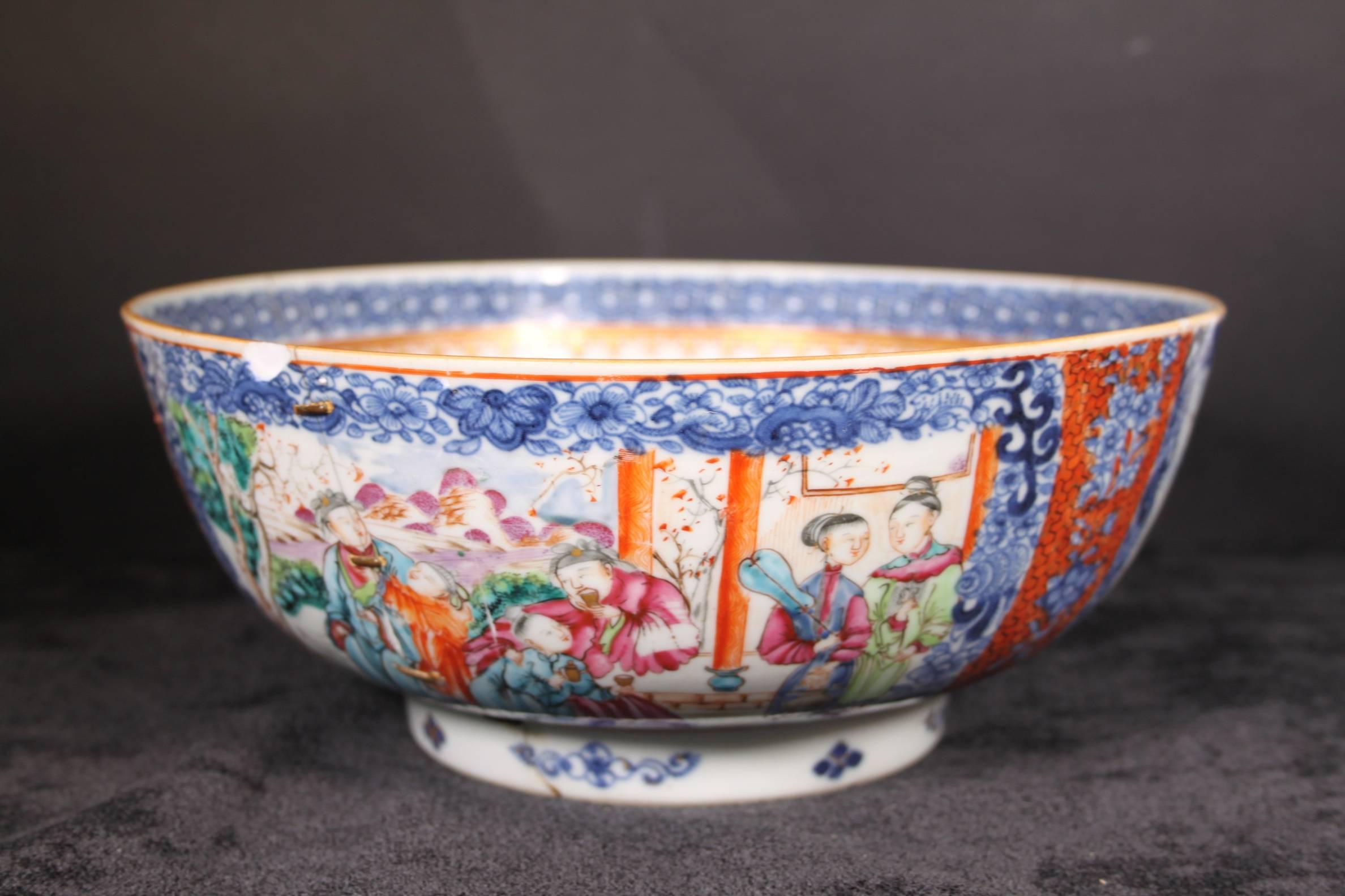 18th Century Qianlong Qing Dynasty Chinese Export Ware Porcelain Punch Bowl In Fair Condition For Sale In Harrogate, GB