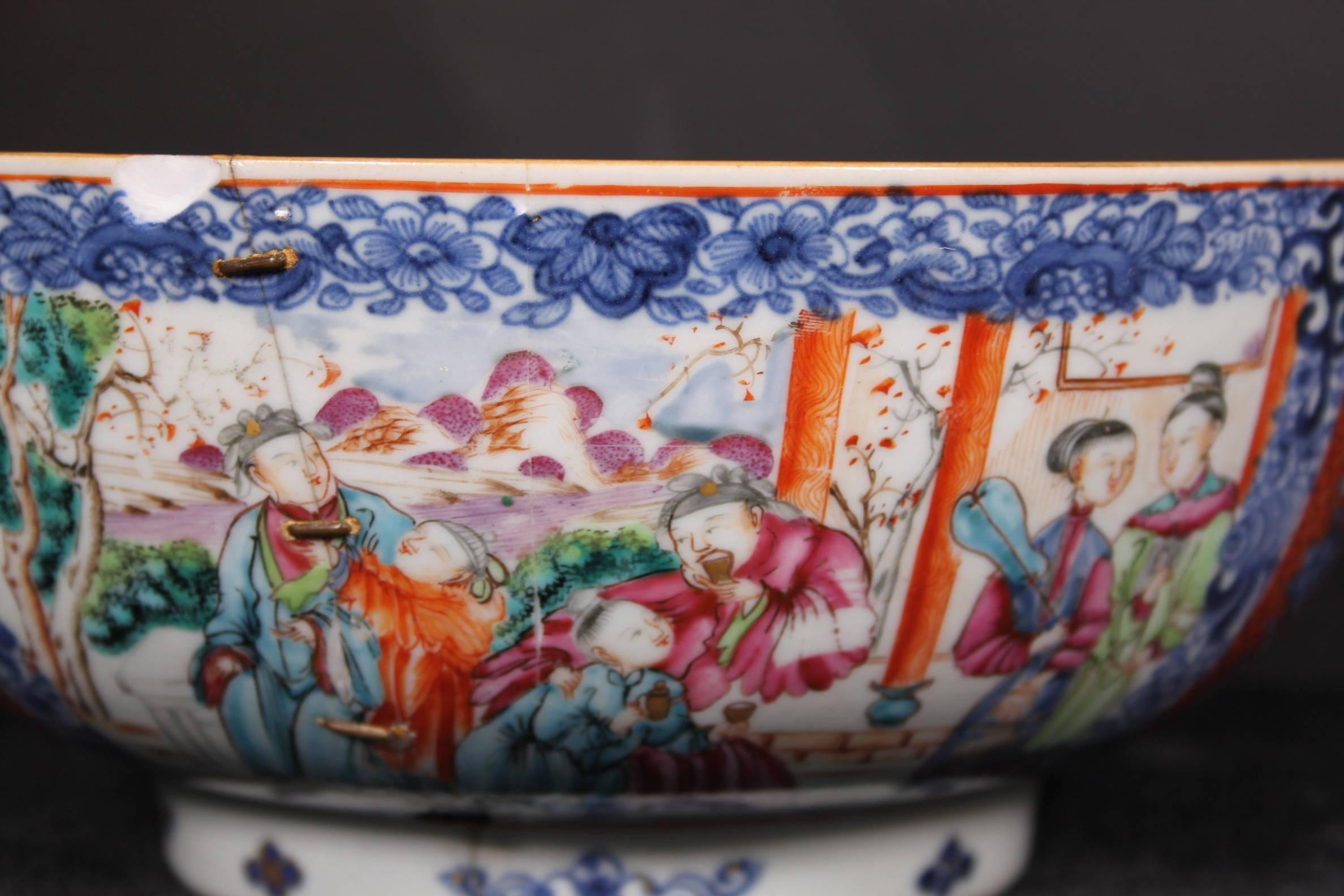 18th Century Qianlong Qing Dynasty Chinese Export Ware Porcelain Punch Bowl For Sale 5