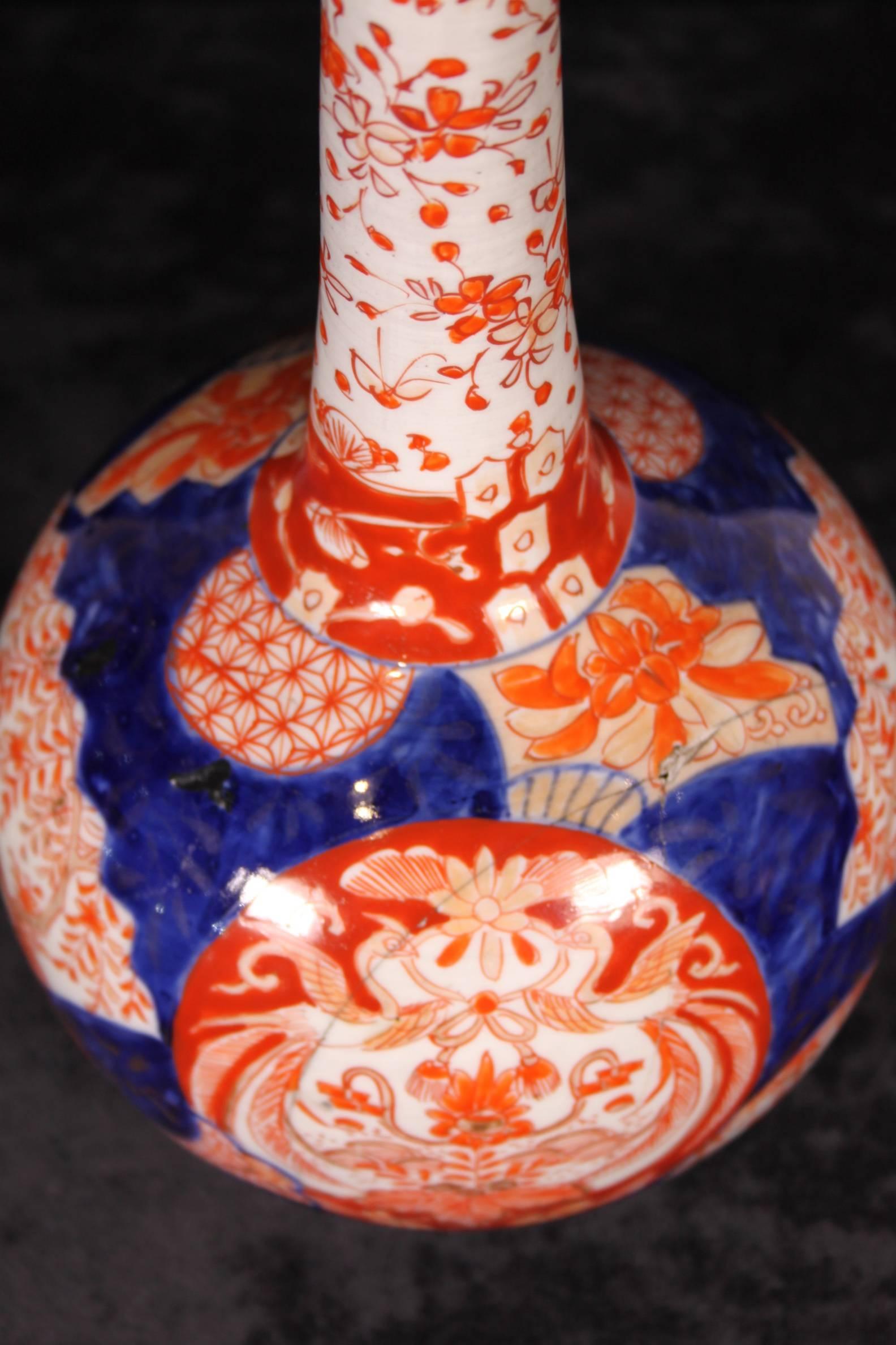 19th Century Japanese Meiji Imari Style Export Globe Vase For Sale 1