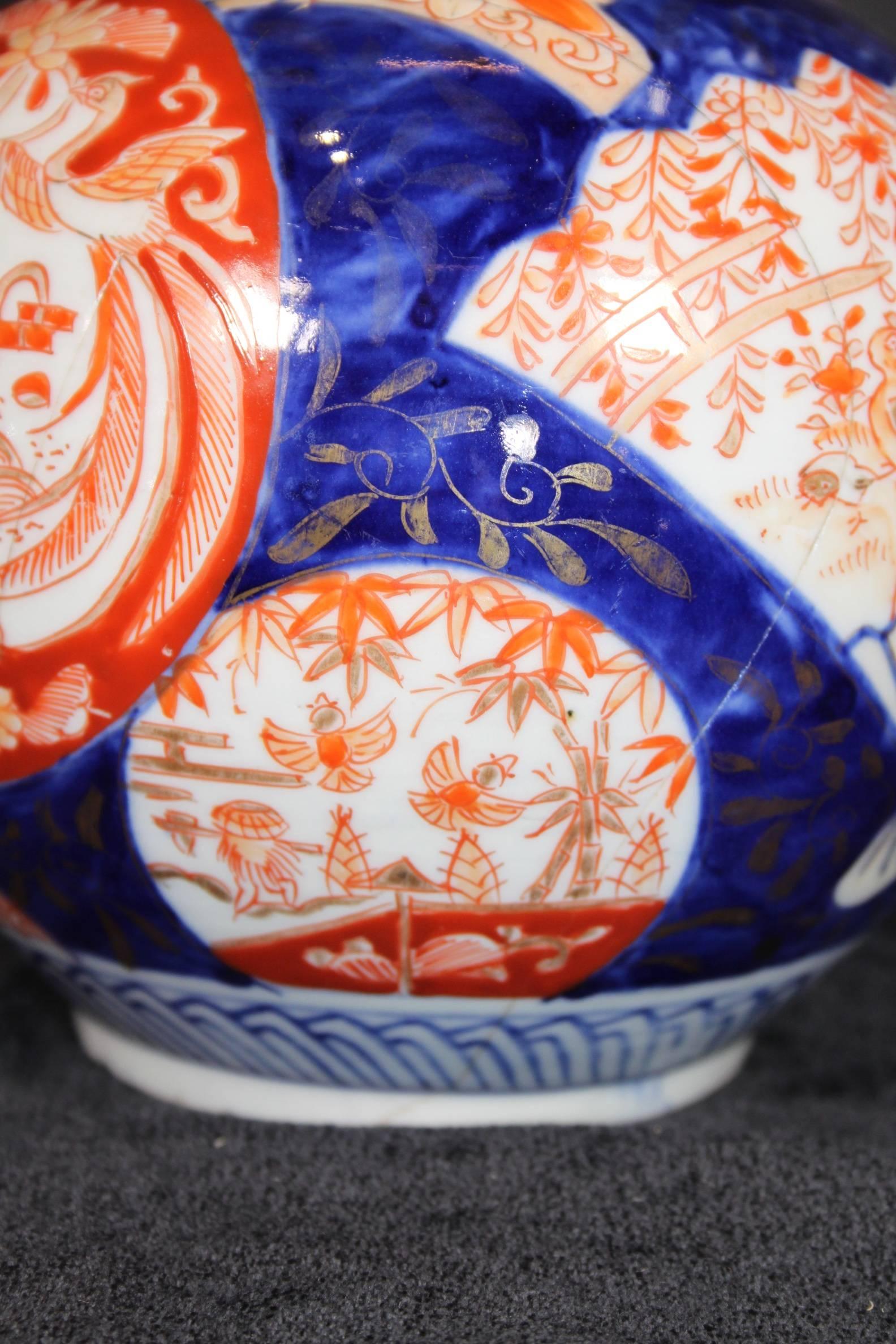 19th Century Japanese Meiji Imari Style Export Globe Vase For Sale 5