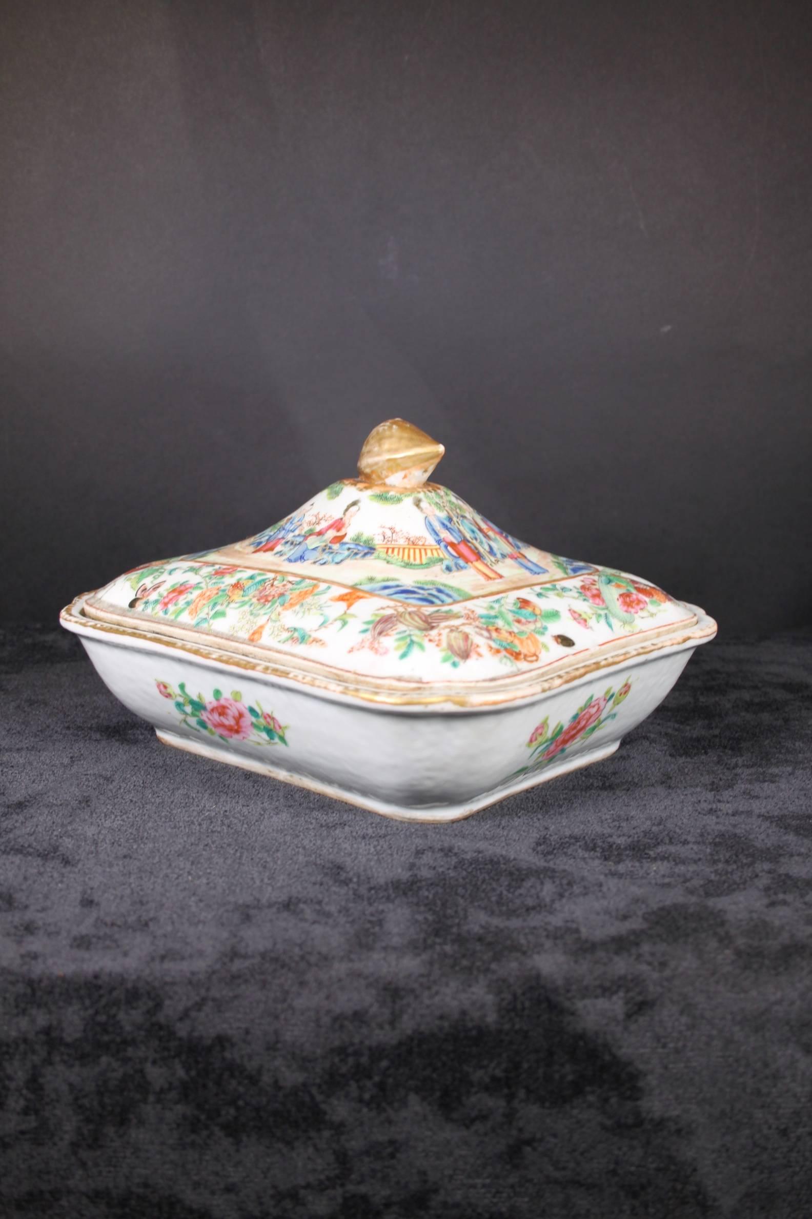 Mid-19th Century 19th Century 1850 Chinese Porcelain Canton ware Famille Rose Export Tureen Dish For Sale