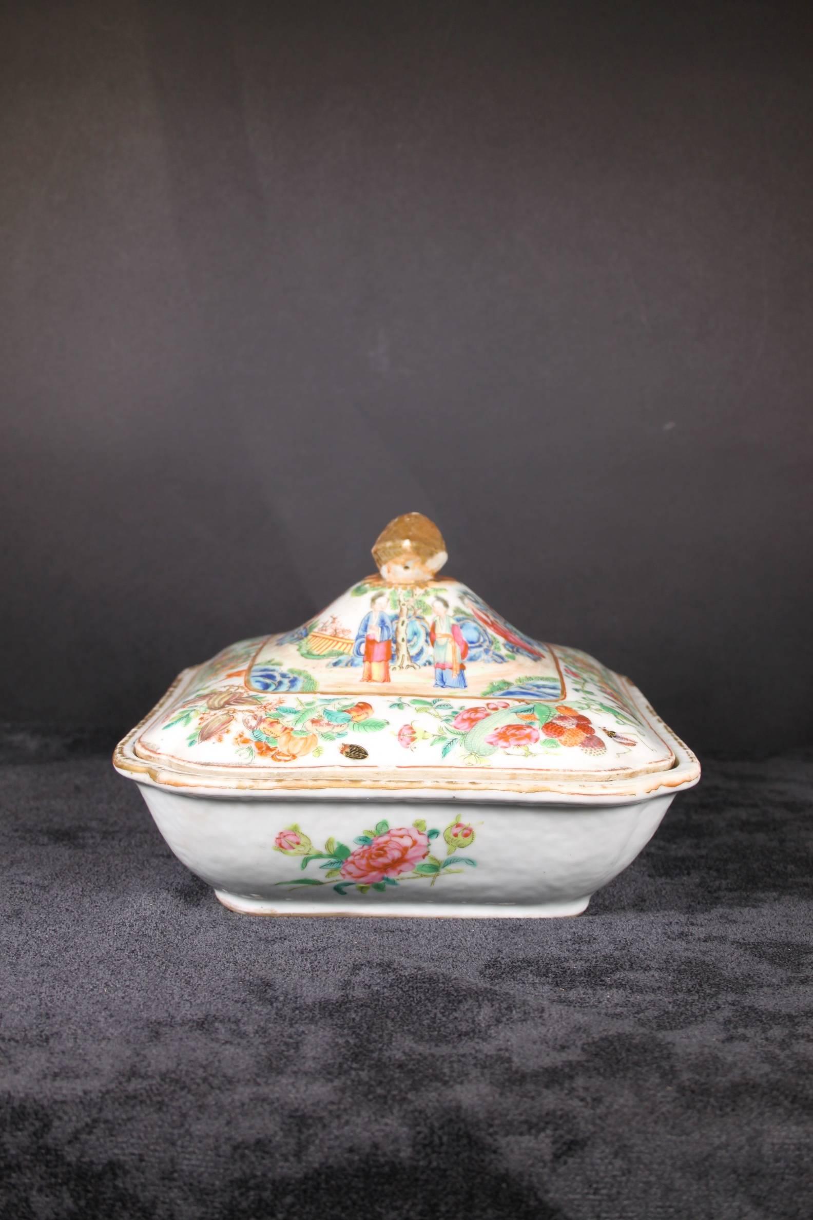Rare and Elegant 19th Century Chinese Porcelain lidded dish in beautiful Cantonese Export Famille Rose style color palette. Very fine painting underglaze with shell topped lid. 