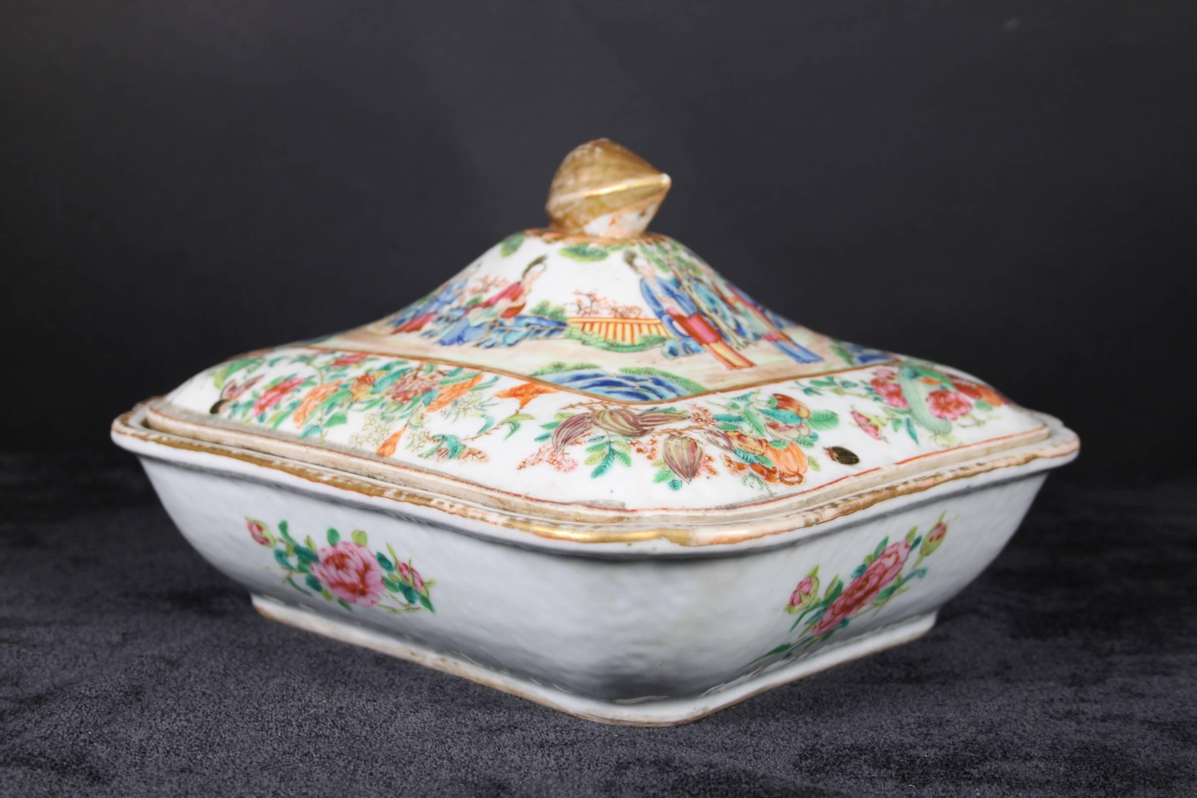 19th Century 1850 Chinese Porcelain Canton ware Famille Rose Export Tureen Dish In Excellent Condition For Sale In Harrogate, GB
