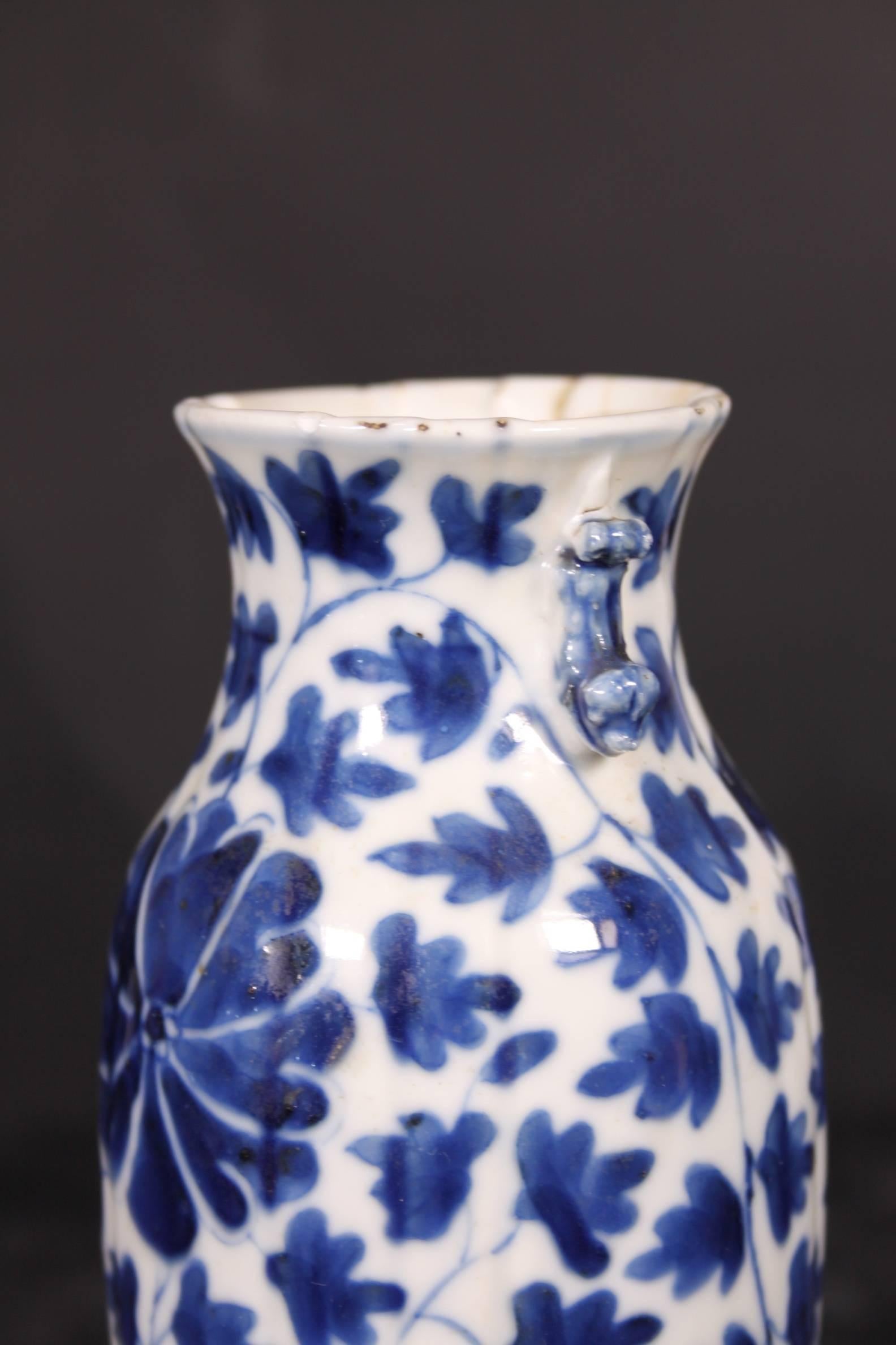 Chinese Blue and White Porcelain Vase Qing Dynasty Period, Circa 1900 For Sale 1