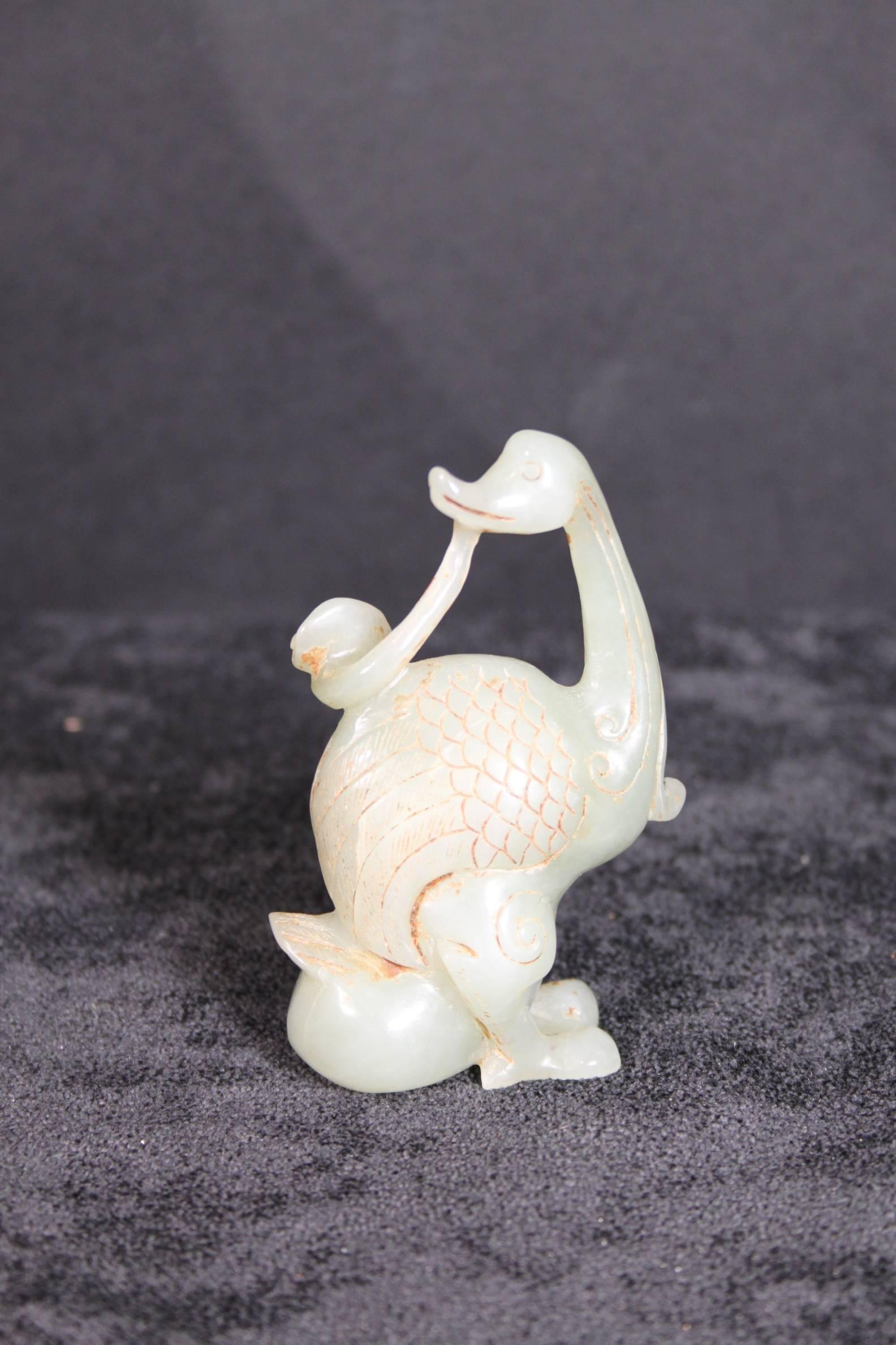 Chinese Mid-20th Century Jade Nephrite Goose Carving Figure For Sale 4