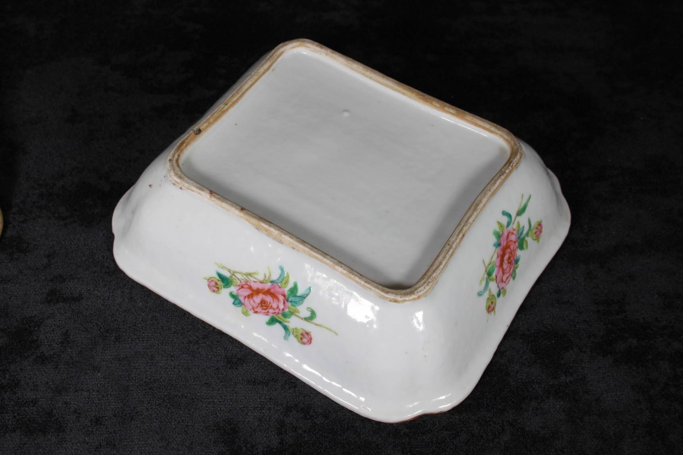 19th Century 1850 Chinese Porcelain Canton ware Famille Rose Export Tureen Dish For Sale 4