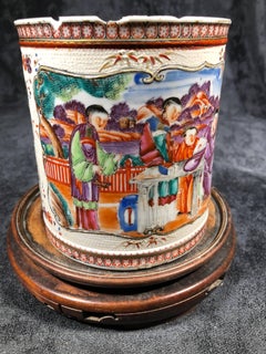 18th Century Qianlong Qing Dynasty Chinese Export Chicken Skin Tankard