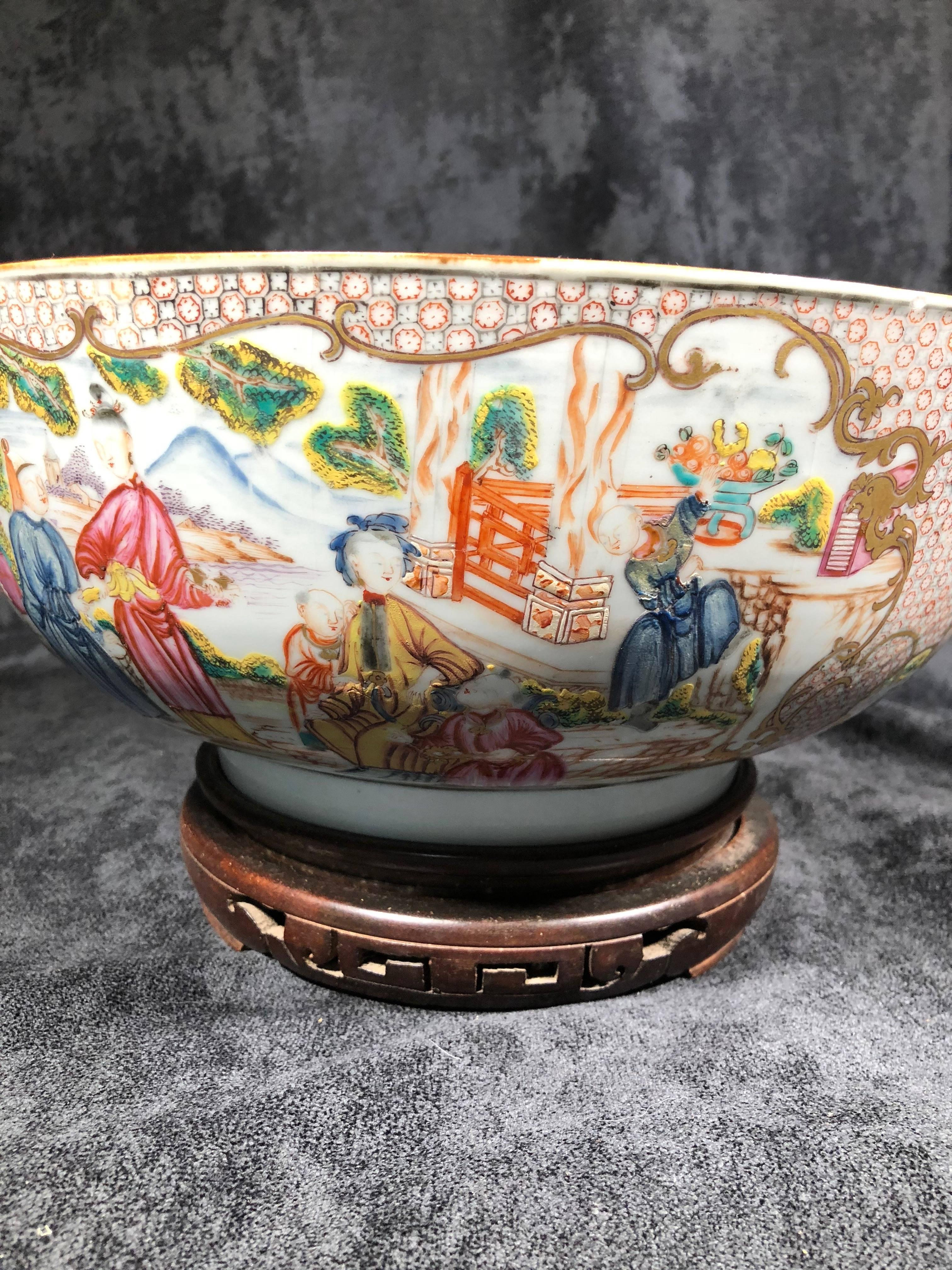 18th Century Chinese Qianlong Export Ware Porcelain Punch Bowl In Good Condition For Sale In Harrogate, GB