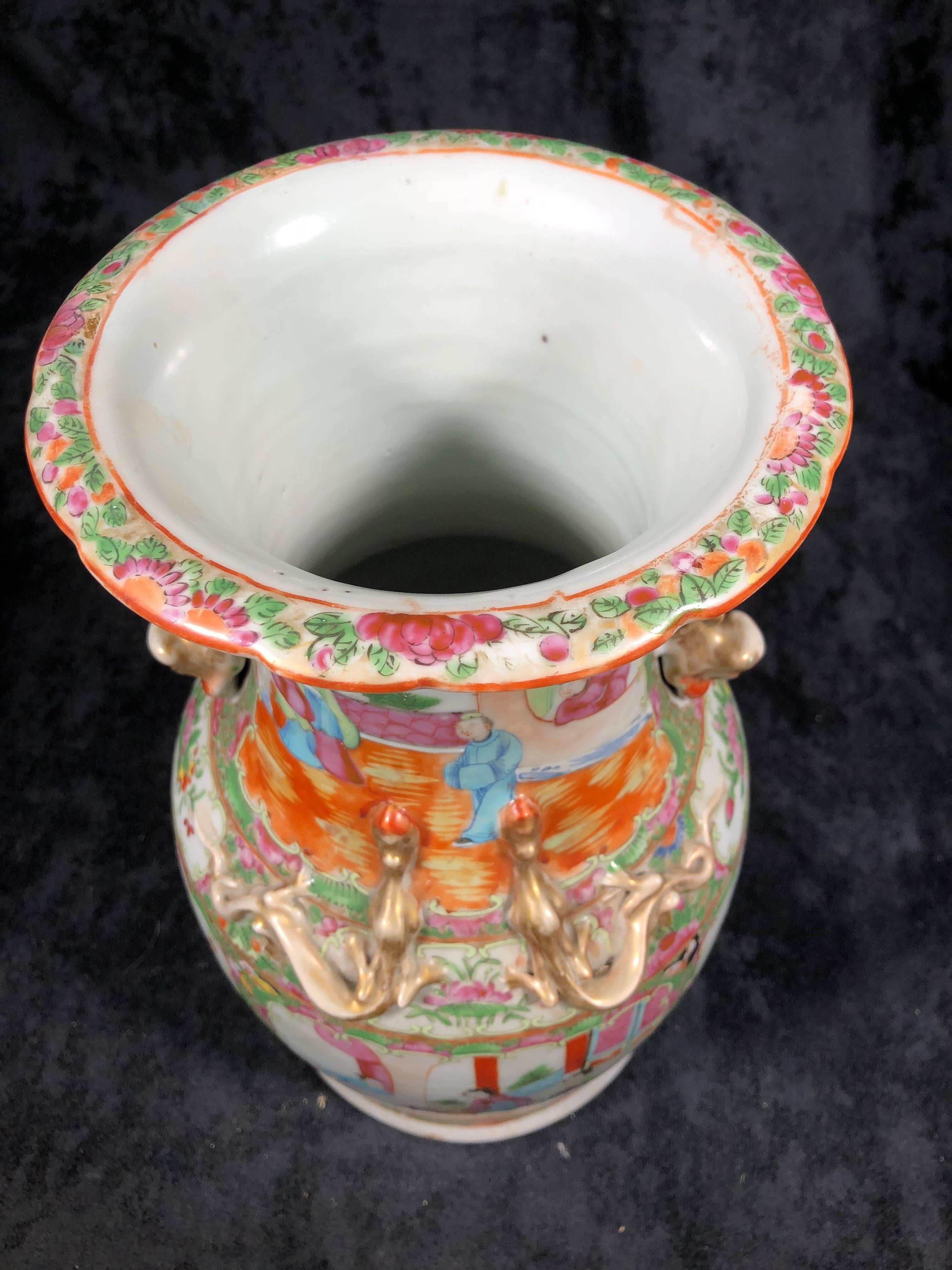 Mid-19th Century Large 19th Century Canton Export Chinese Lidded Vase Famille Rose For Sale