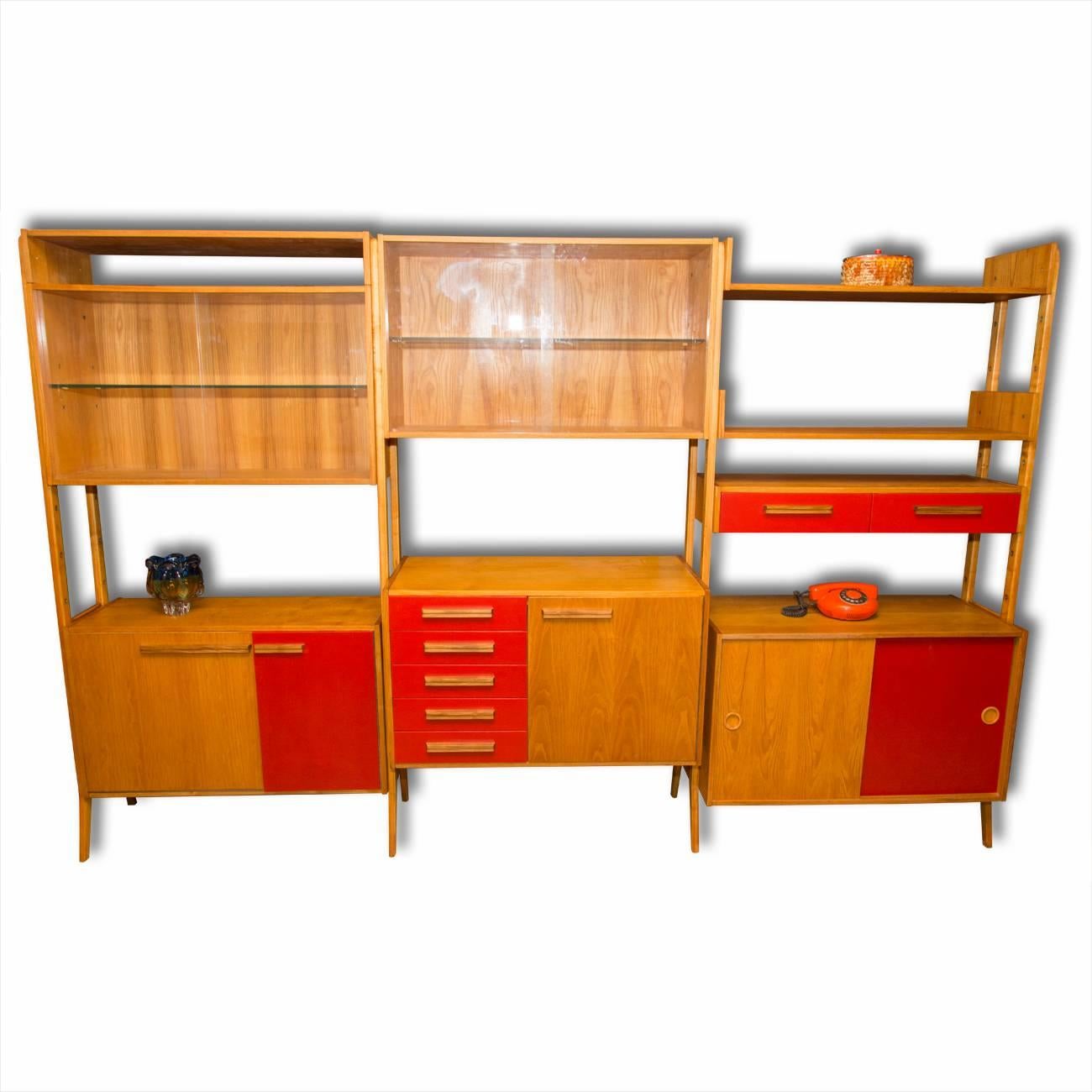 This is a midcentury Czechoslovak modernist beech unit shelf system by Frantisek Jirak for Tatra nabytok. It was made in Czechoslovakia during the 1960s. The system is made of beech, plywood and has colorful parts. In excellent condition.