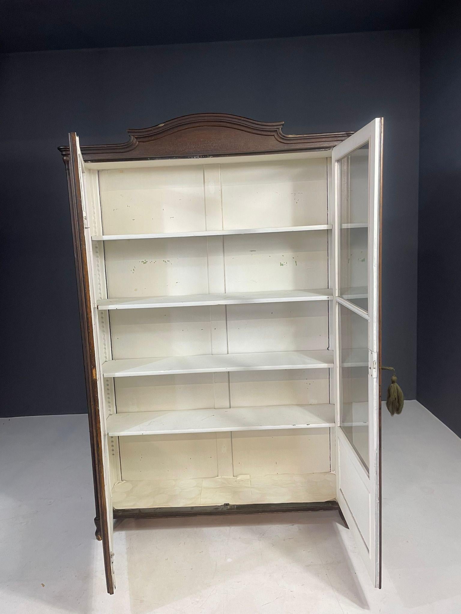 Historic Glass-Front Bookcase from Austria-Hungary, Late 19th–Early 20th C. In Good Condition For Sale In Prague 8, CZ