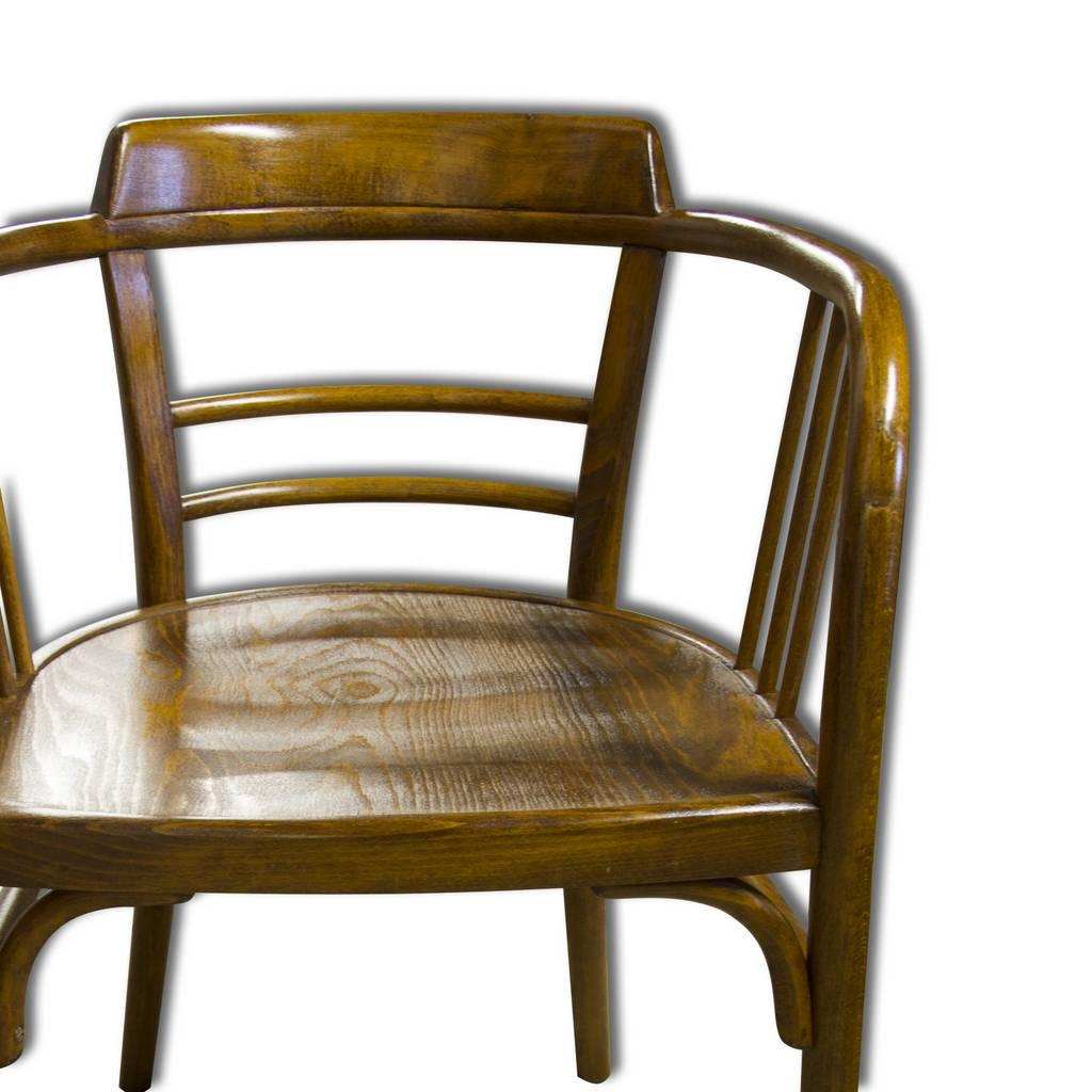 This armchair, no. B 93, was made in 1907 according to the design of Gustav Siegel from 1905 as a seating group for the Sanatorium Purkersdorf, Austria. The embossed signature of Thonet can be seen on the inside of the seat frame. It is made from a