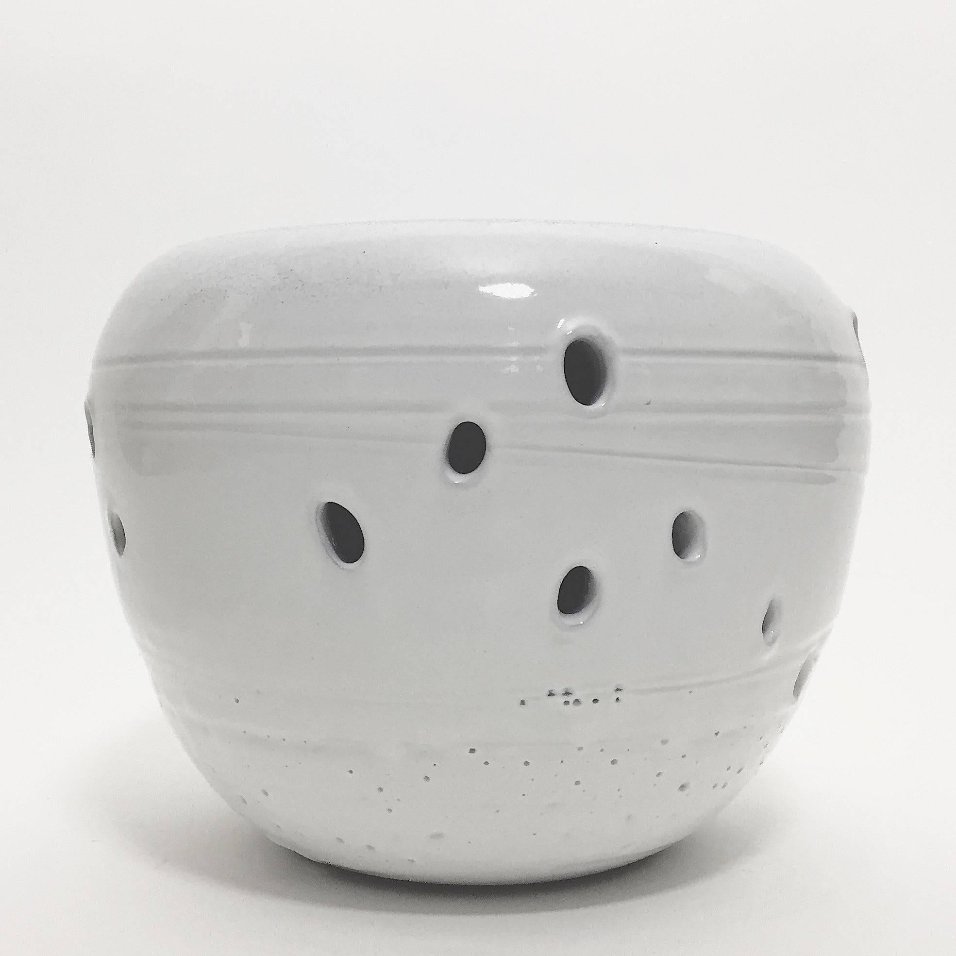 Organic sculpture or decorative bowl.
Ceramic enameled in pure white decorated with perforations and frozen effects glazes. 

One of a kind handmade piece signed by the French ceramicist, Salvatore Parisi.

A second model (images 5 and 6),