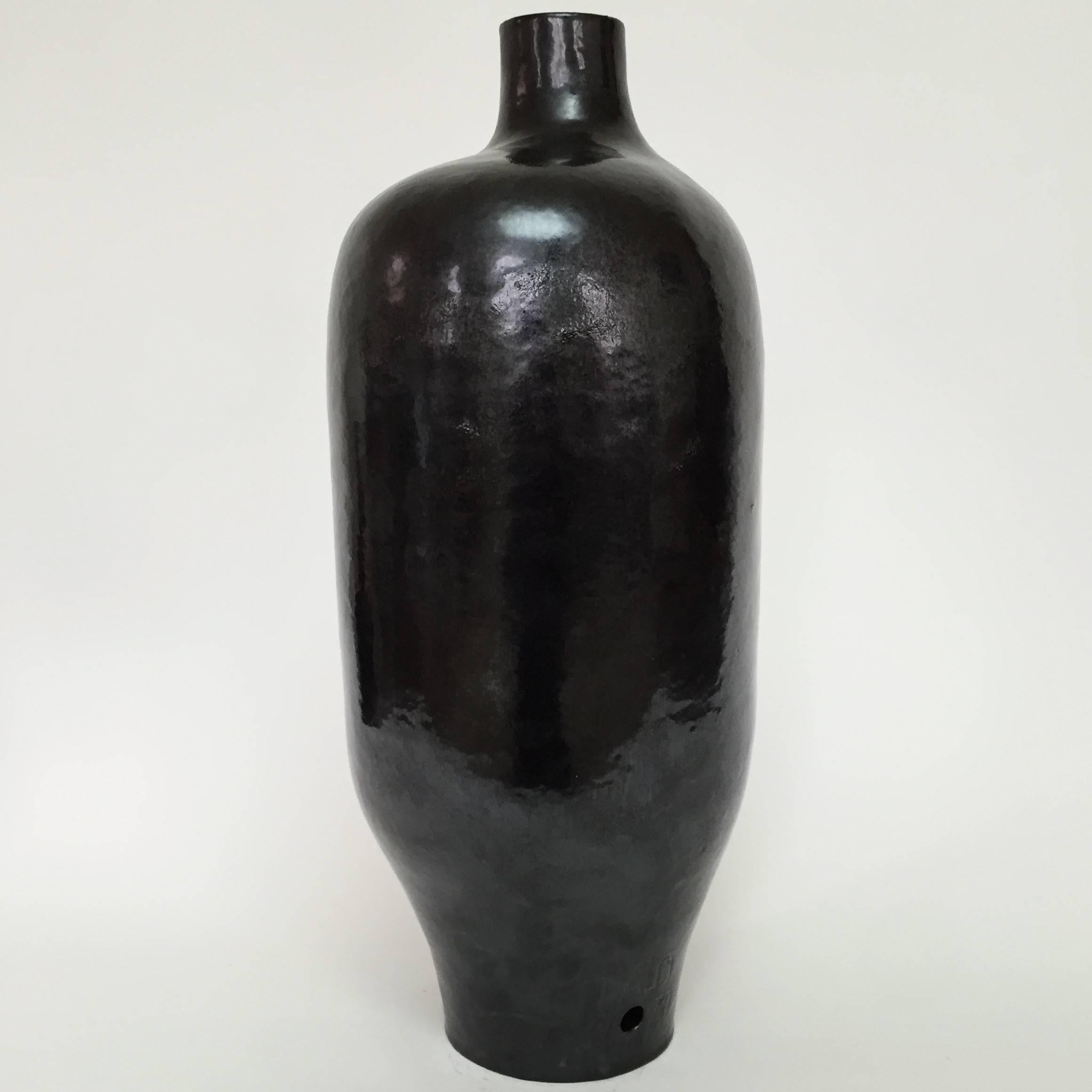 Organic Modern Dalo, Ceramic Table Lamp Base Glazed in Black For Sale