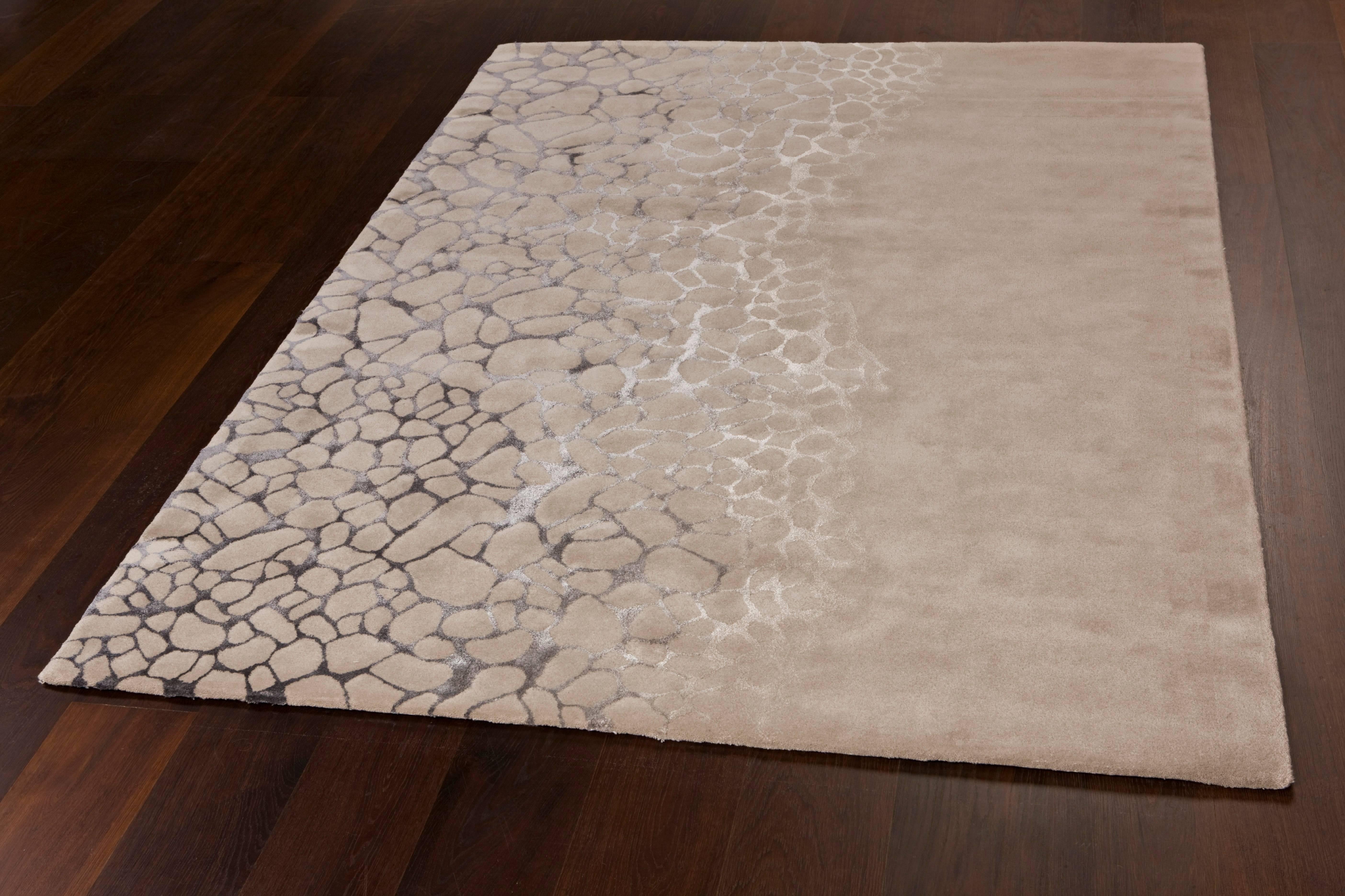 'Elba' is from Topfloor by Esti's 2D Collection of cut pile hand-made contemporary rugs.
The rug takes its inspiration from the tide lapping against the stones of a Mediterranean beach. The rug is made to order in any colorway, shape and size.