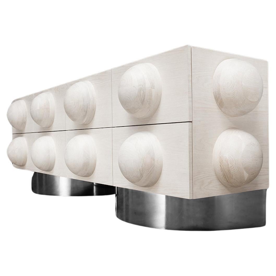 Commode à pois moderne à 8 tiroirs en bois avec sphères personnalisées et socle en métal en vente