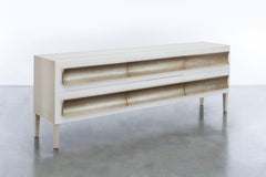 CAMISA RECAMIER - Cómoda moderna de roble + laca con detalles tallados a mano en pan de oro