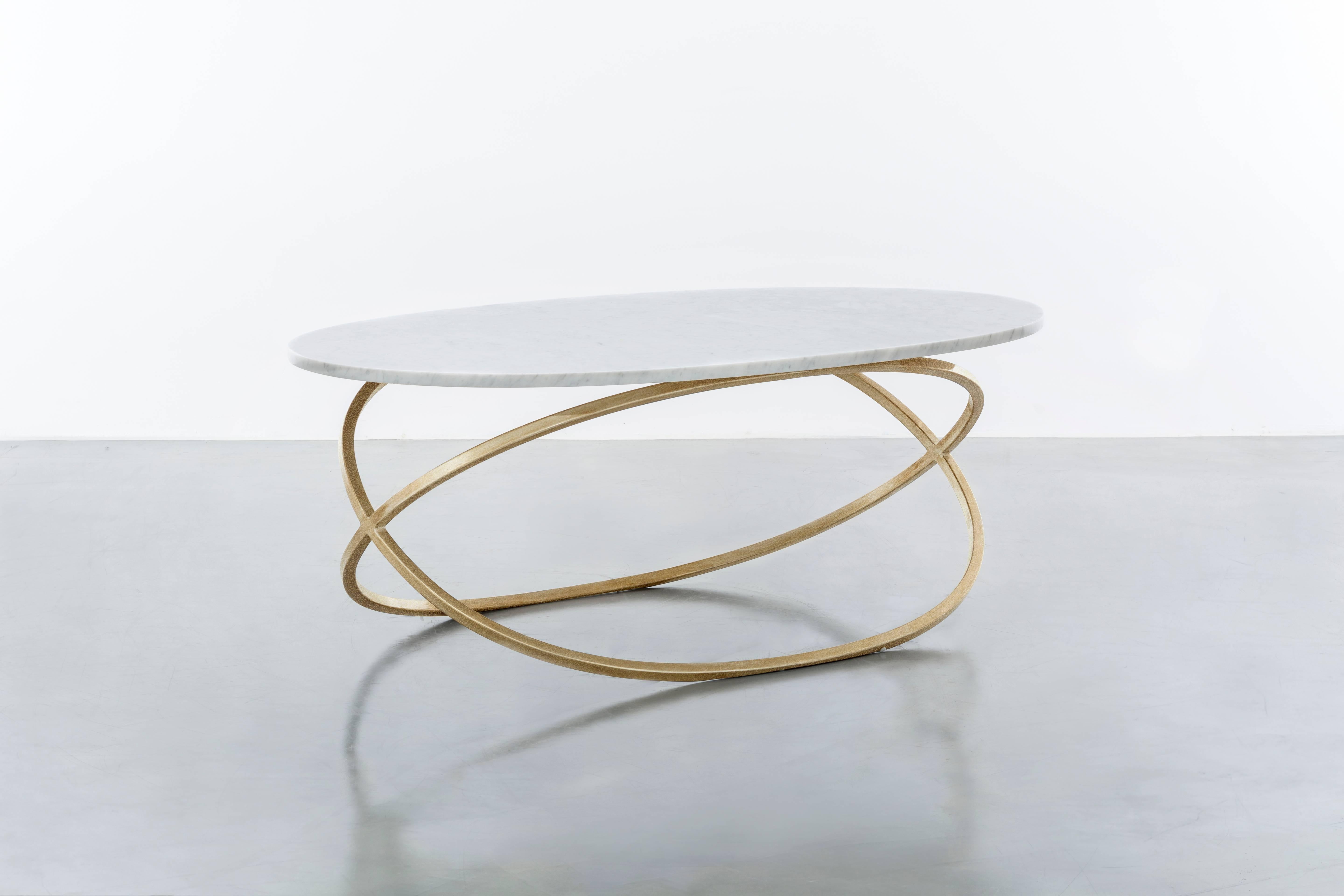 CHANTAL COFFEE TABLE – moderner ovaler Cocktailtisch mit Carrara-Marmor (Moderne) im Angebot
