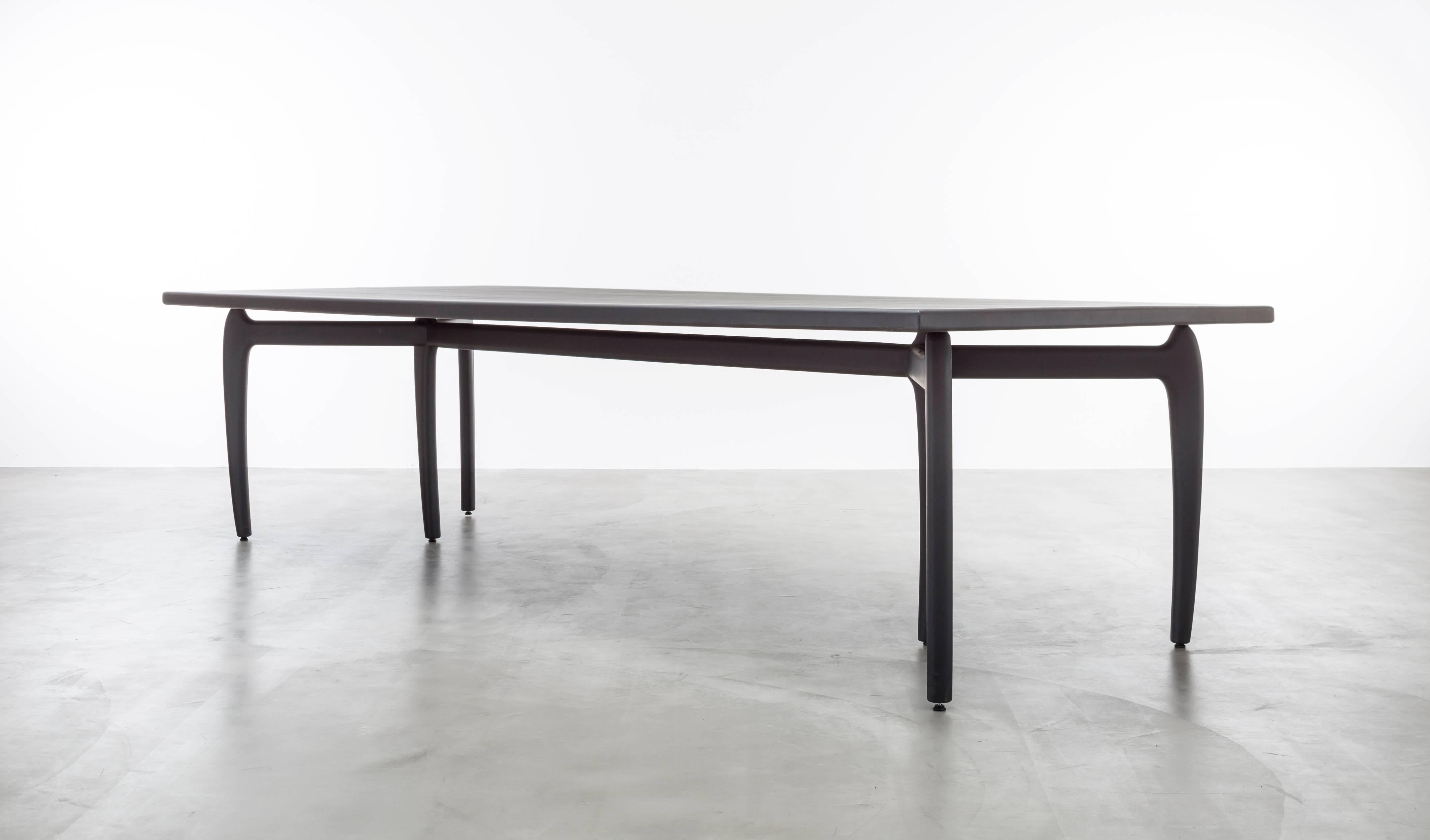 Moderne TABLE À MANGER THEO - Table de salle à manger moderne en bois d'ébène sculpté à la main en vente