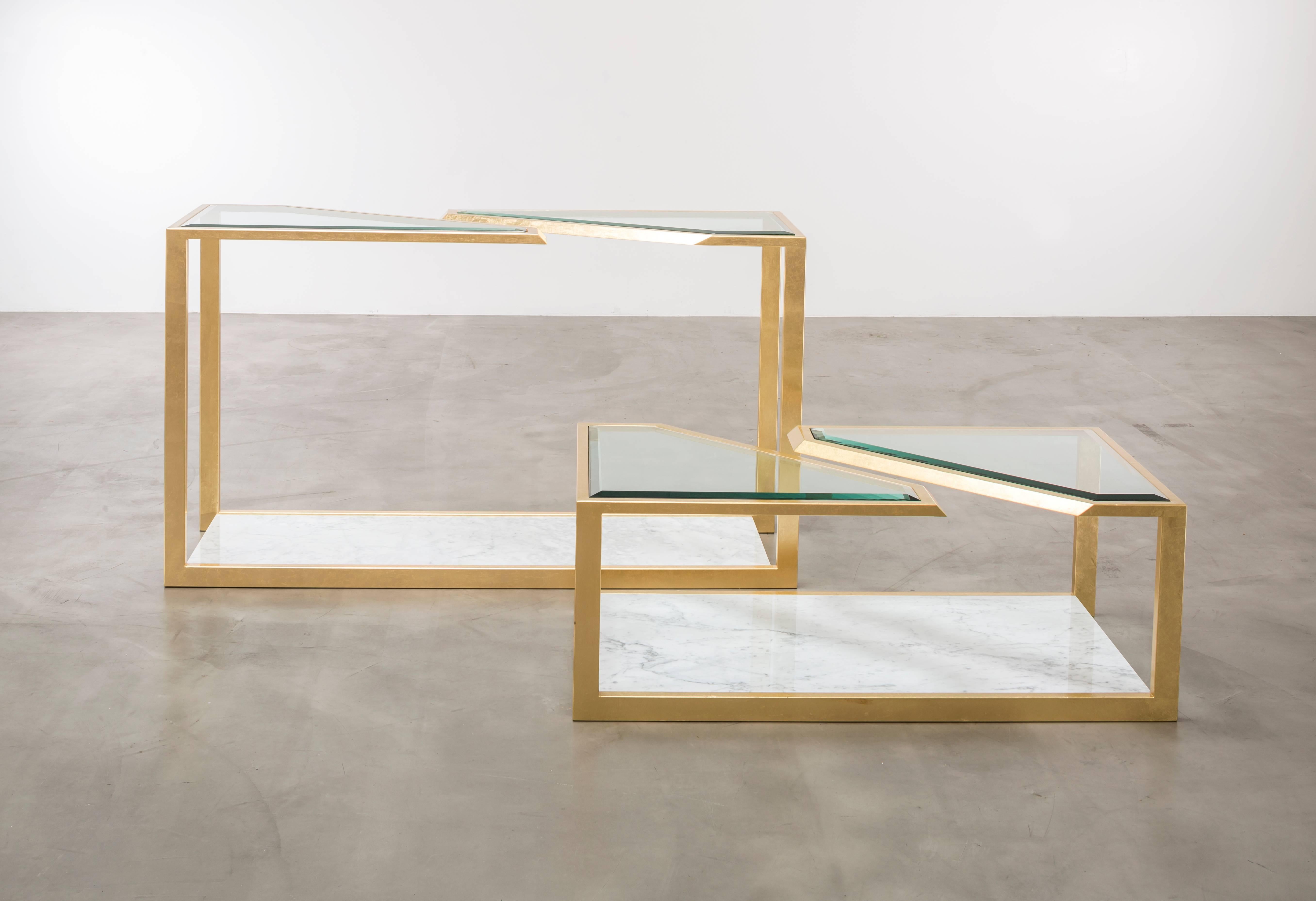 PIERRE CONSOLE TABLE – modernes Blattgold über Eisen mit abgeschrägtem Glas (Moderne) im Angebot