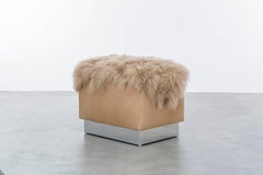 COSETTE OTTOMAN - Pouf moderne en cuir avec fourrure d'agneau tibétain de Mongolie