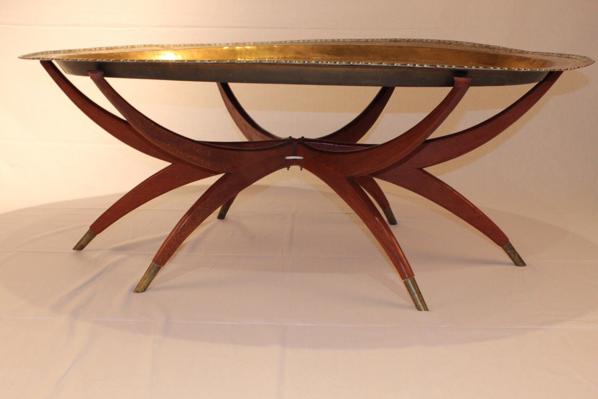 Midcentury oval brass tray top and spider legs coffee table. We usually restore our pieces, but this time we wanted to present it as we recovered it, it has some details in the wood as you can see in the photos, if you need more photos do not