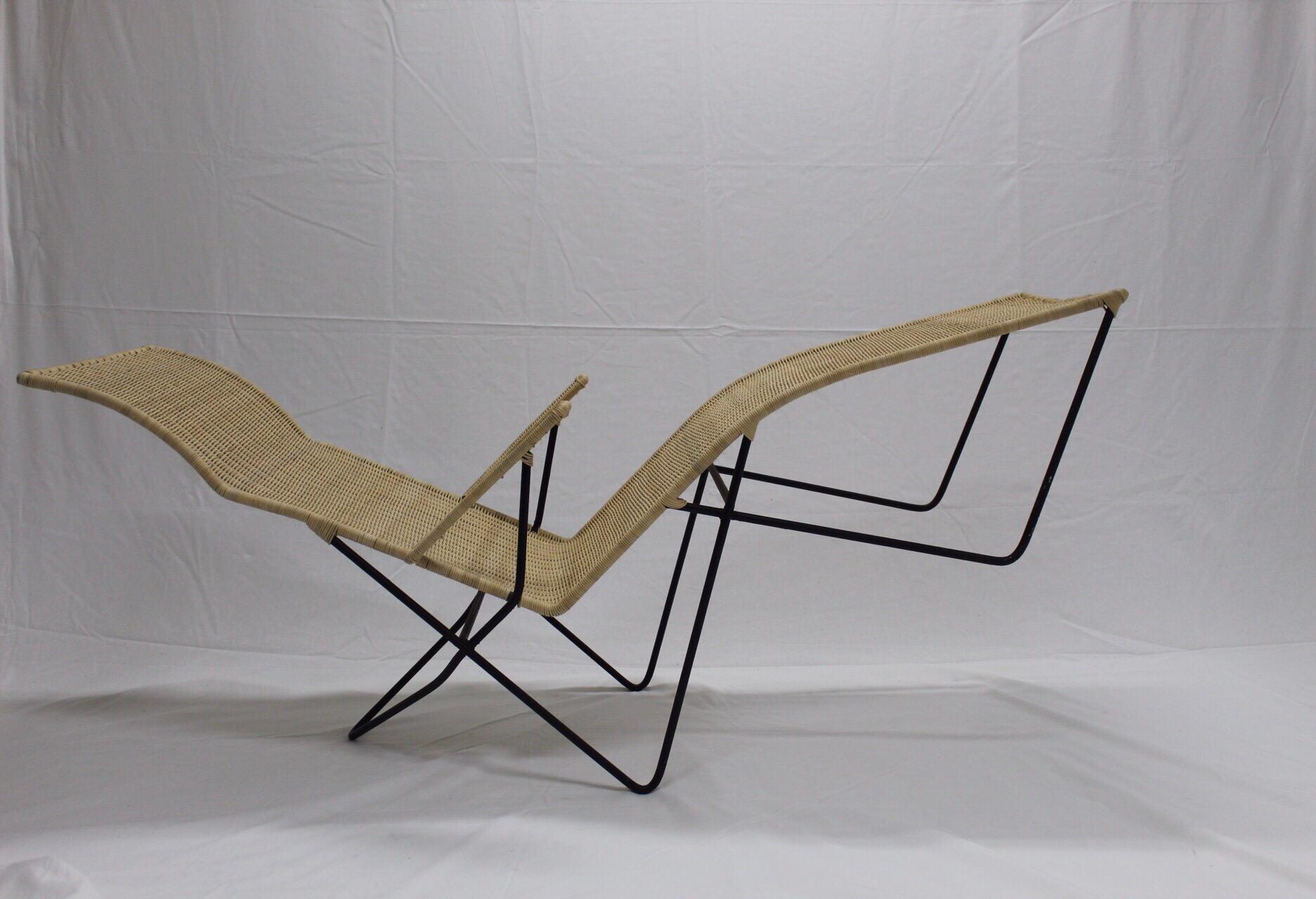 Mid-Century Modern Mexican Iron and Rattan Chaise Longue