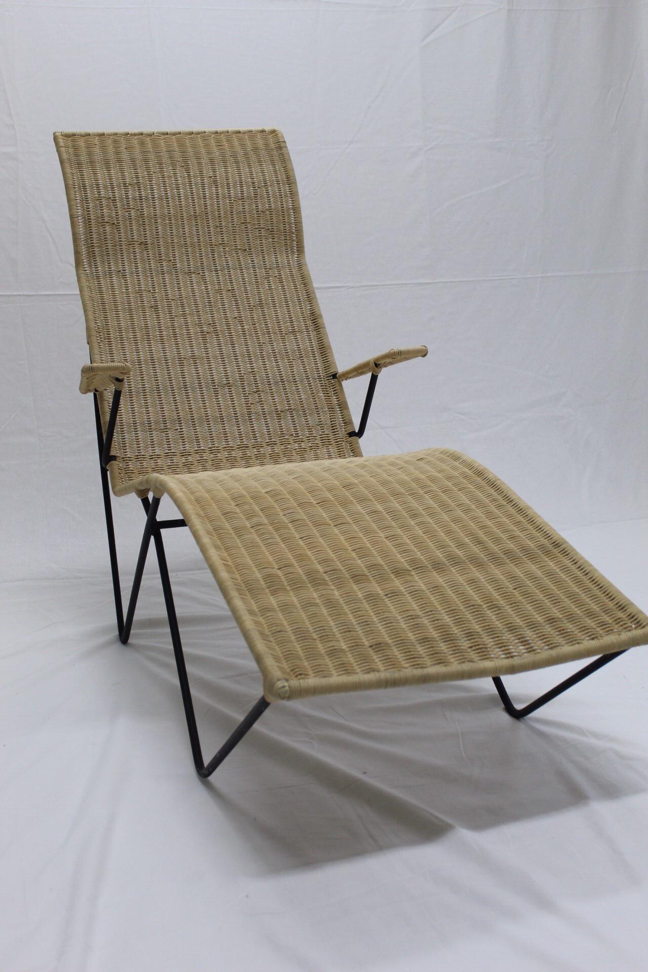 Mexican Iron and Rattan Chaise Longue 2