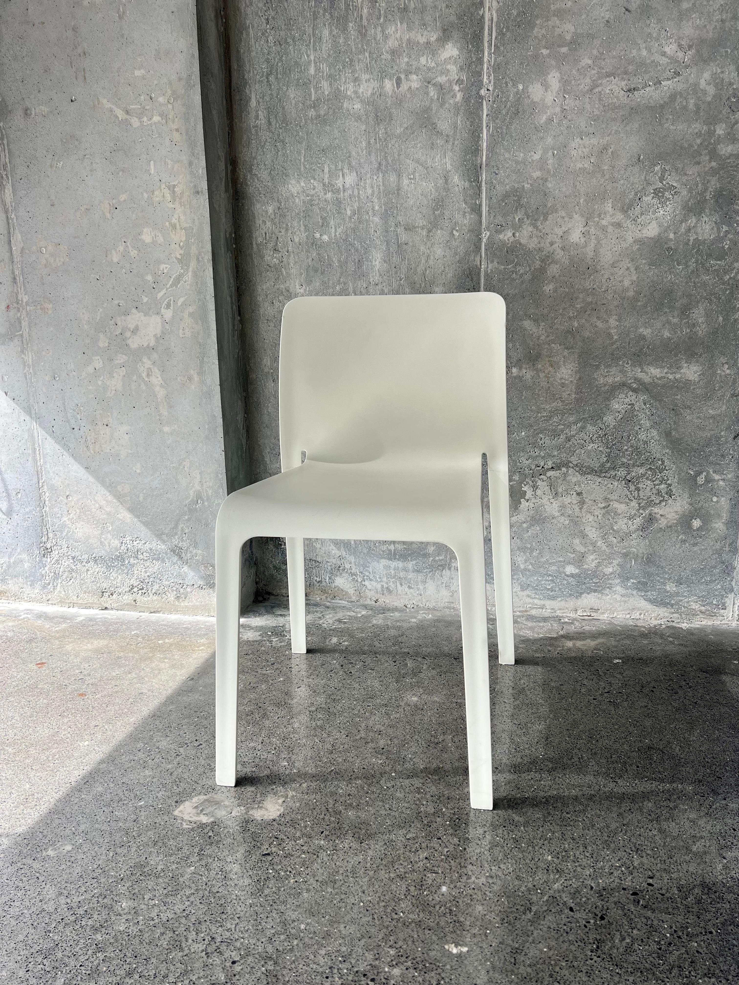 Für Ihre Betrachtung, Satz von 7 Erstes Modell Stühle von dem italienischen Designer Stefano Giovannoni für Magis, diese Stühle gehörten zu den Vermögenswerten der internationalen LEGO aus dem Betriebswerk in Mexiko, sie sind aus dem Jahr 2018 und