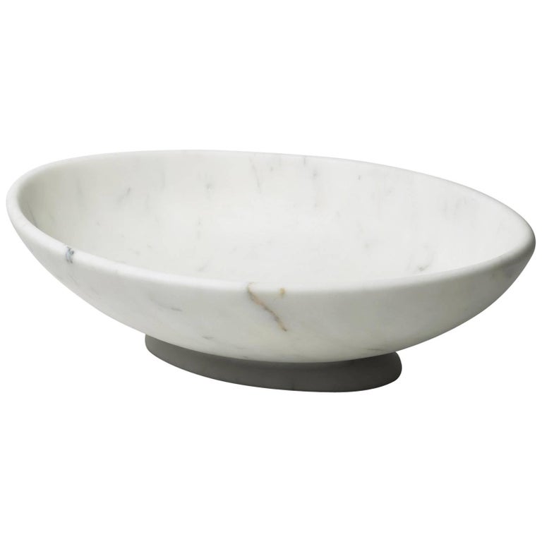 Handcrafted Big Oval Bowl in White Carrara Marble For Sale at 1stDibs