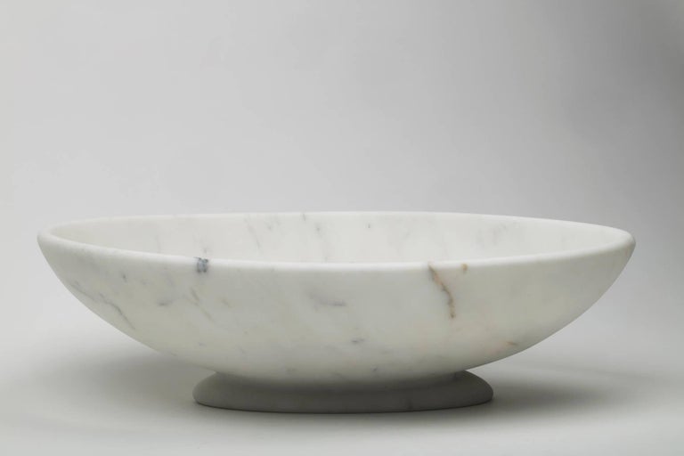 Handcrafted Big Oval Bowl in White Carrara Marble For Sale at 1stDibs