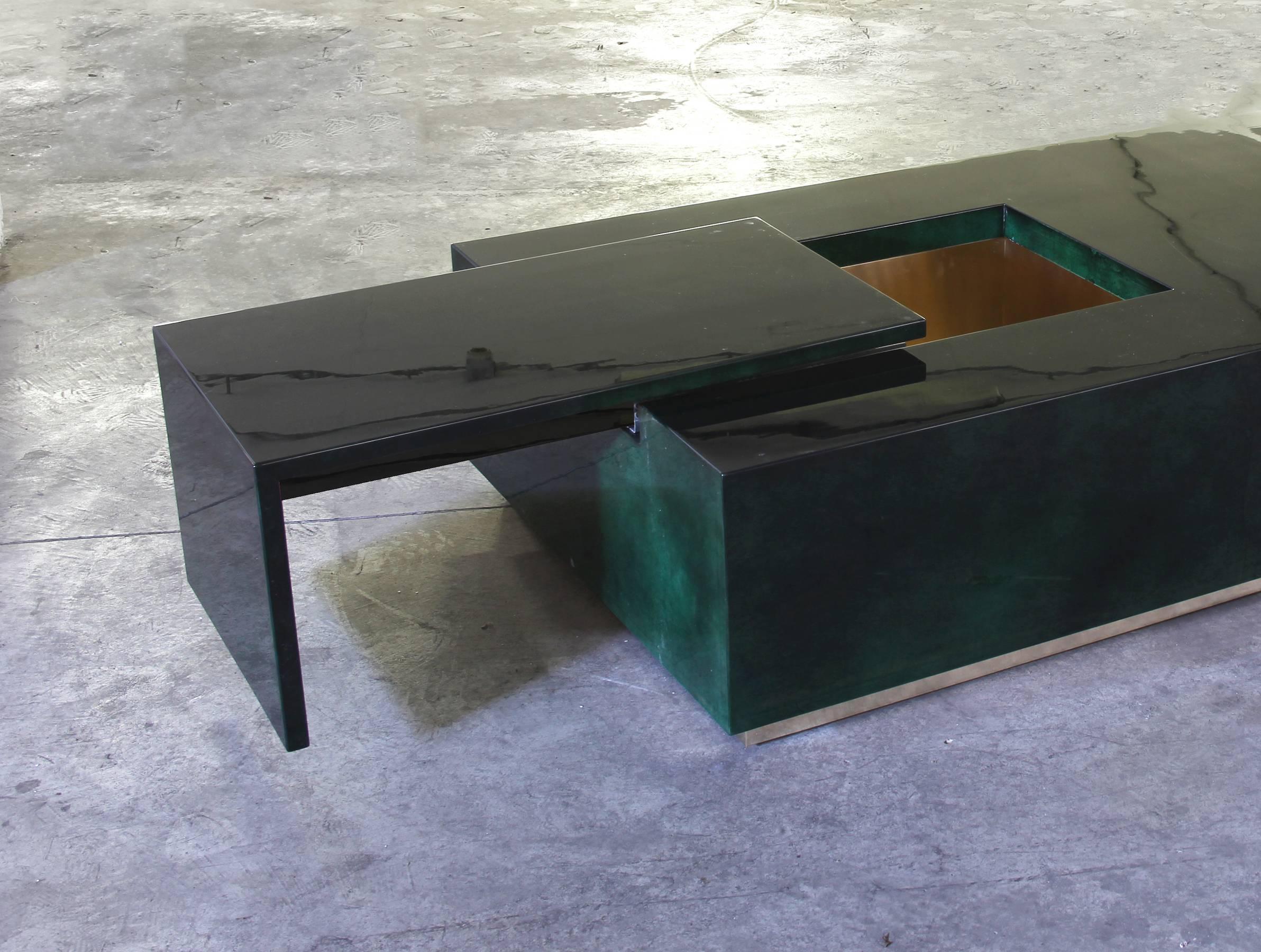 Italian Bar Coffee Table in Green Parchment Goatskin in the Style of Aldo Tura In New Condition For Sale In Rome, IT