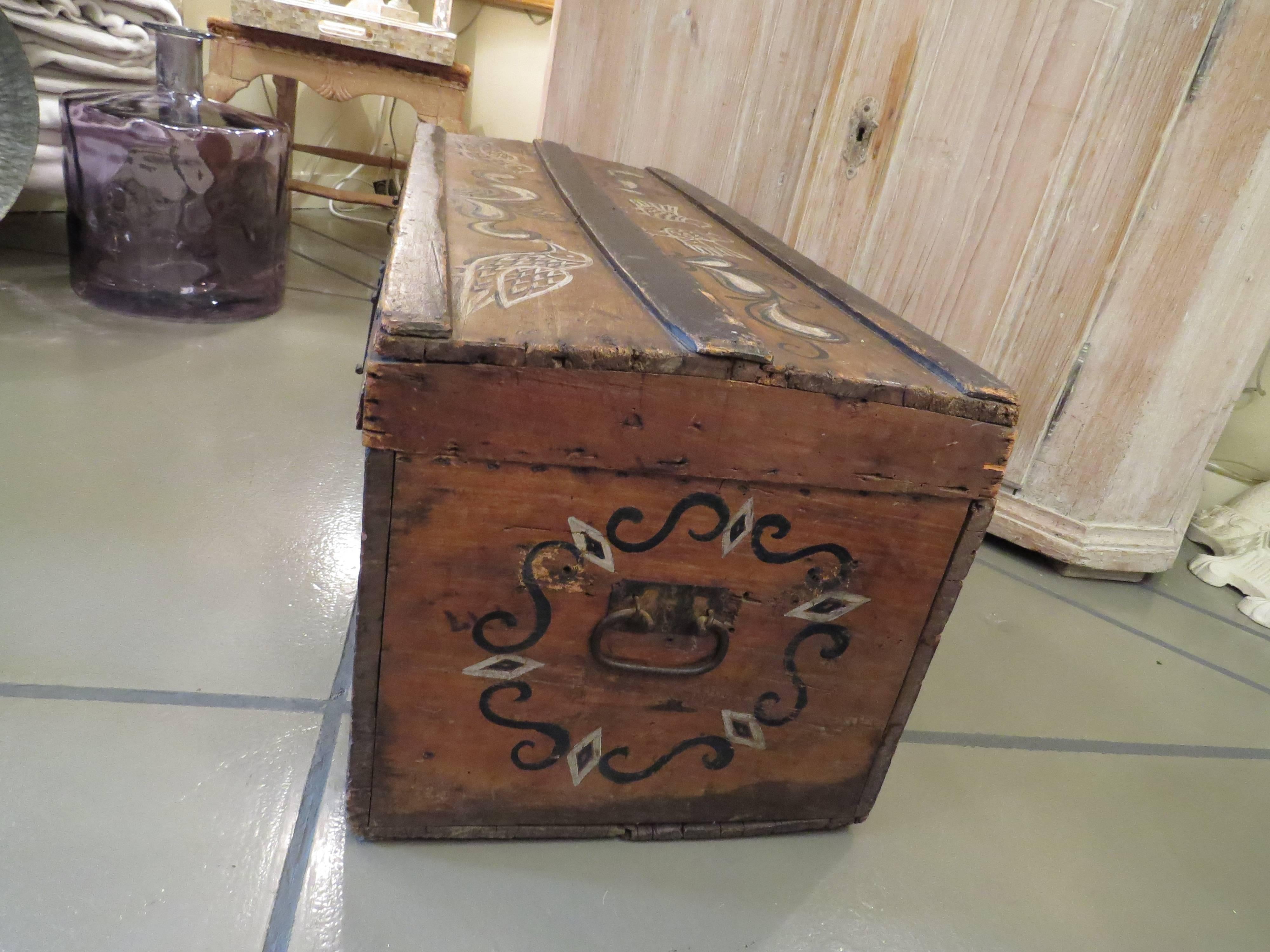 19th Century Swedish Painted Wooden Folk Art Trunk In Distressed Condition In Tulsa, OK