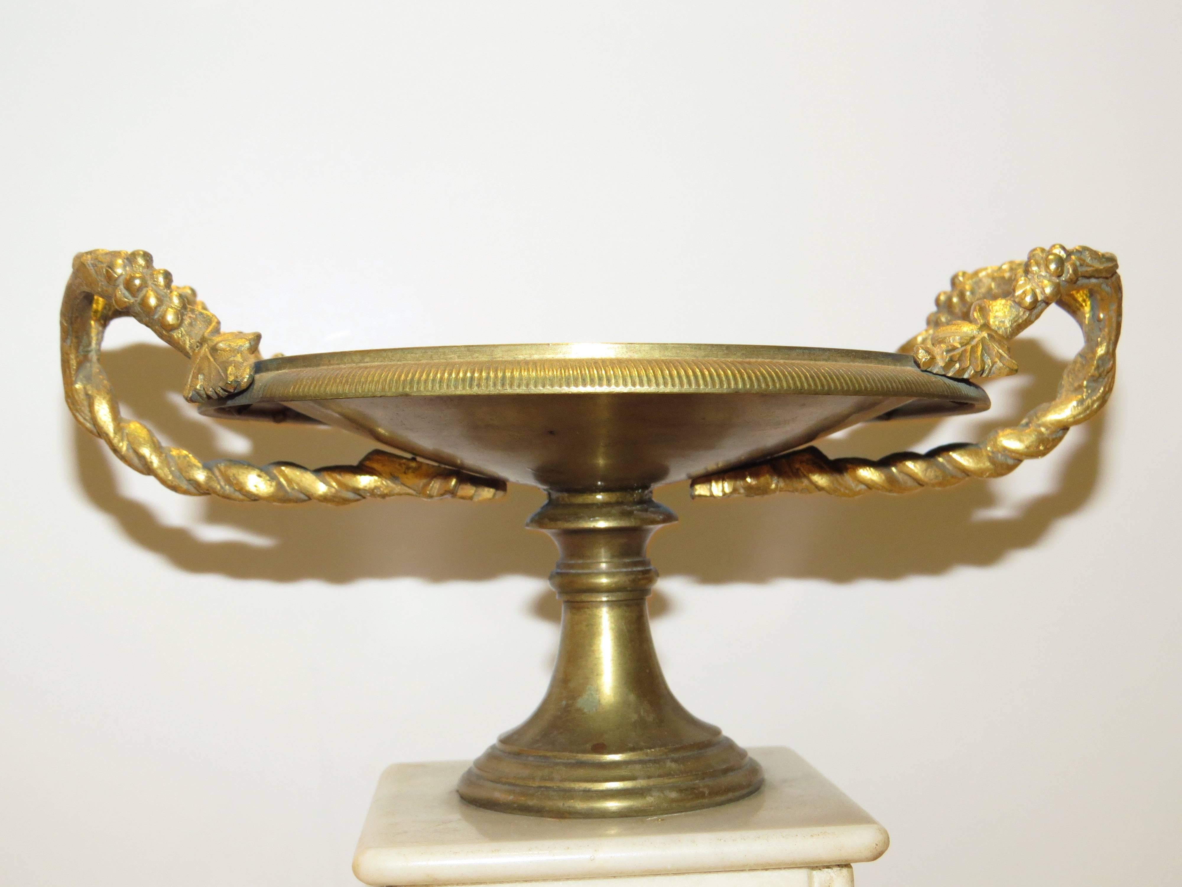 Pair of 19th Century Bronze Cups on Marble Bases For Sale 3