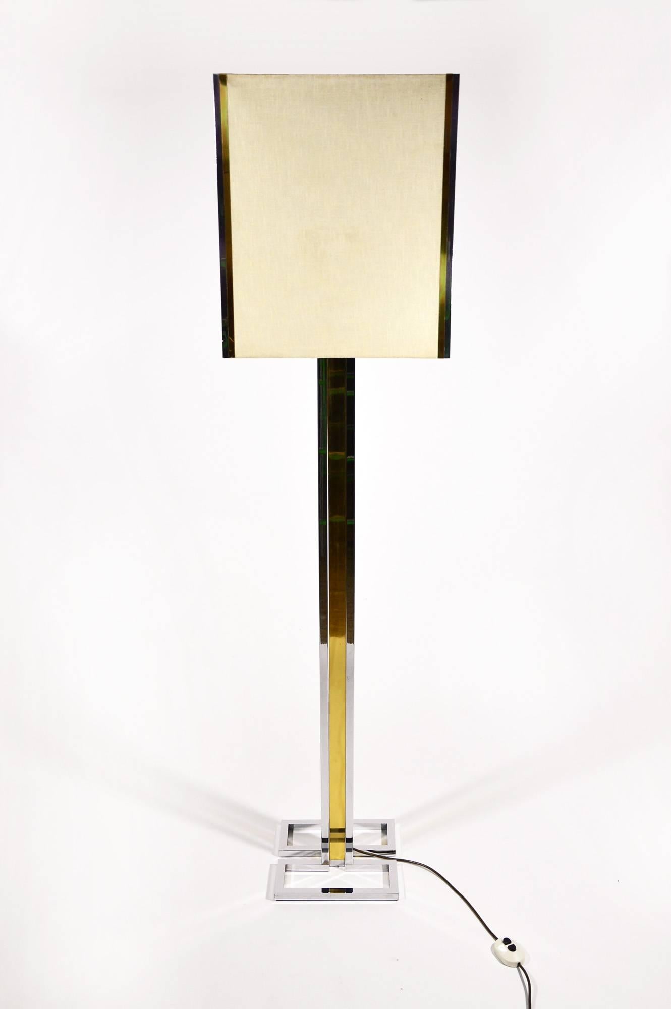 A geometric floor lamp designed by Willy Rizzo for BF, circa 1970, made of chromed metal and brass.
The lamp is in good original condition and still has the original shade. It has three E27 screw bulb sockets and a double switch, so you can light