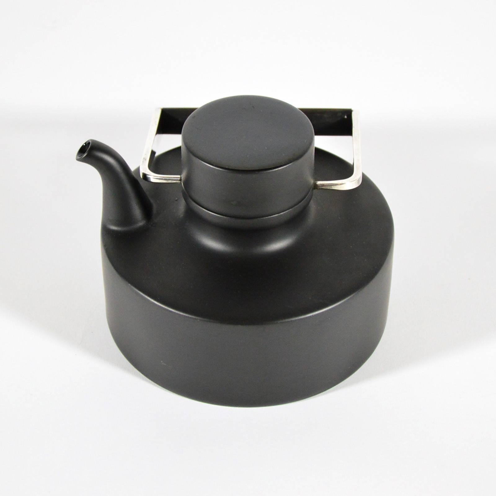 Scandinavian Modern Black Porcelain Teapot by Tapio Wirkkala for Rosenthal Studio Linie, 1963