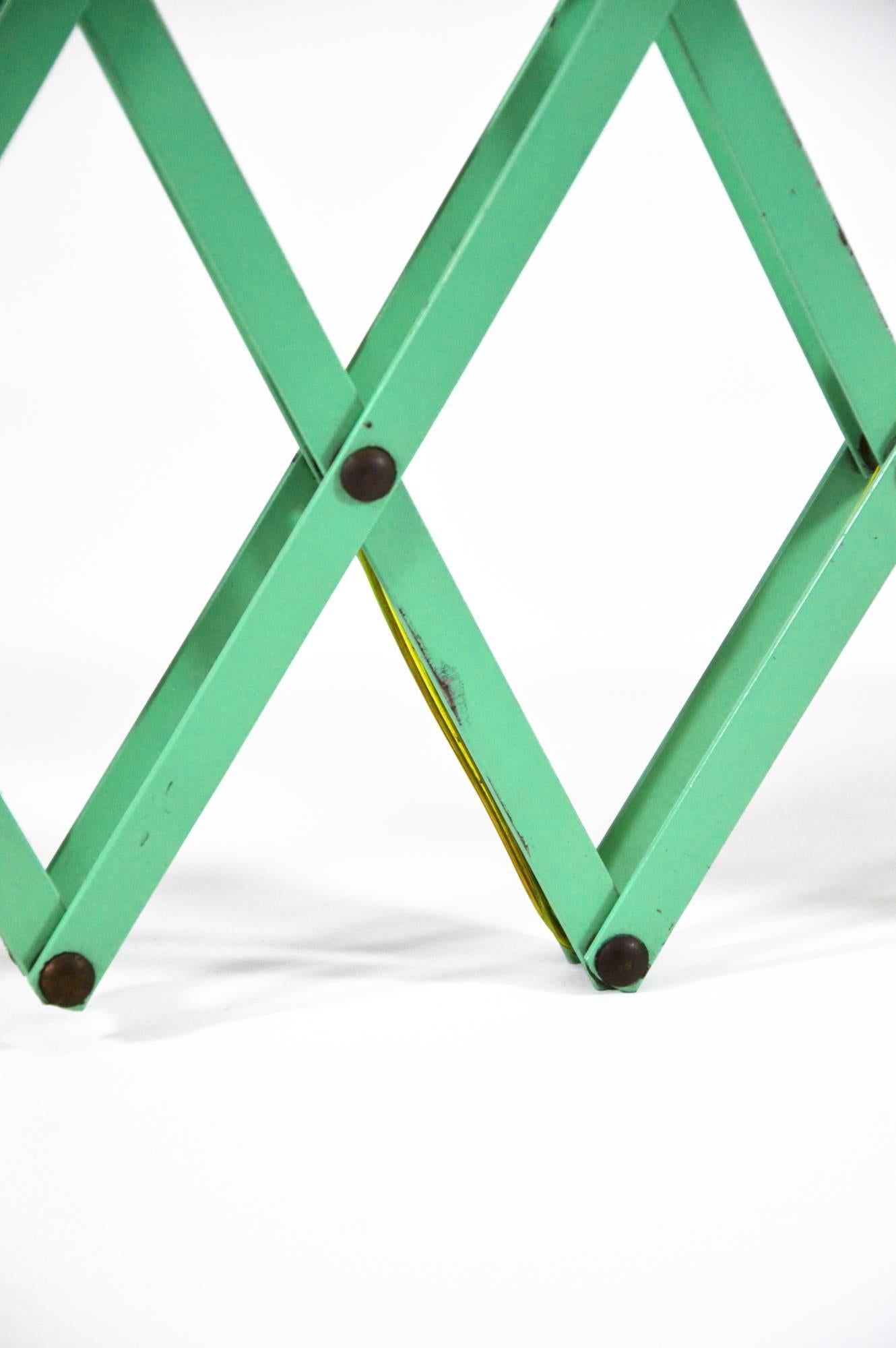 Italian Midcentury Green Scissor Wall Lamp In Good Condition For Sale In Rome, IT