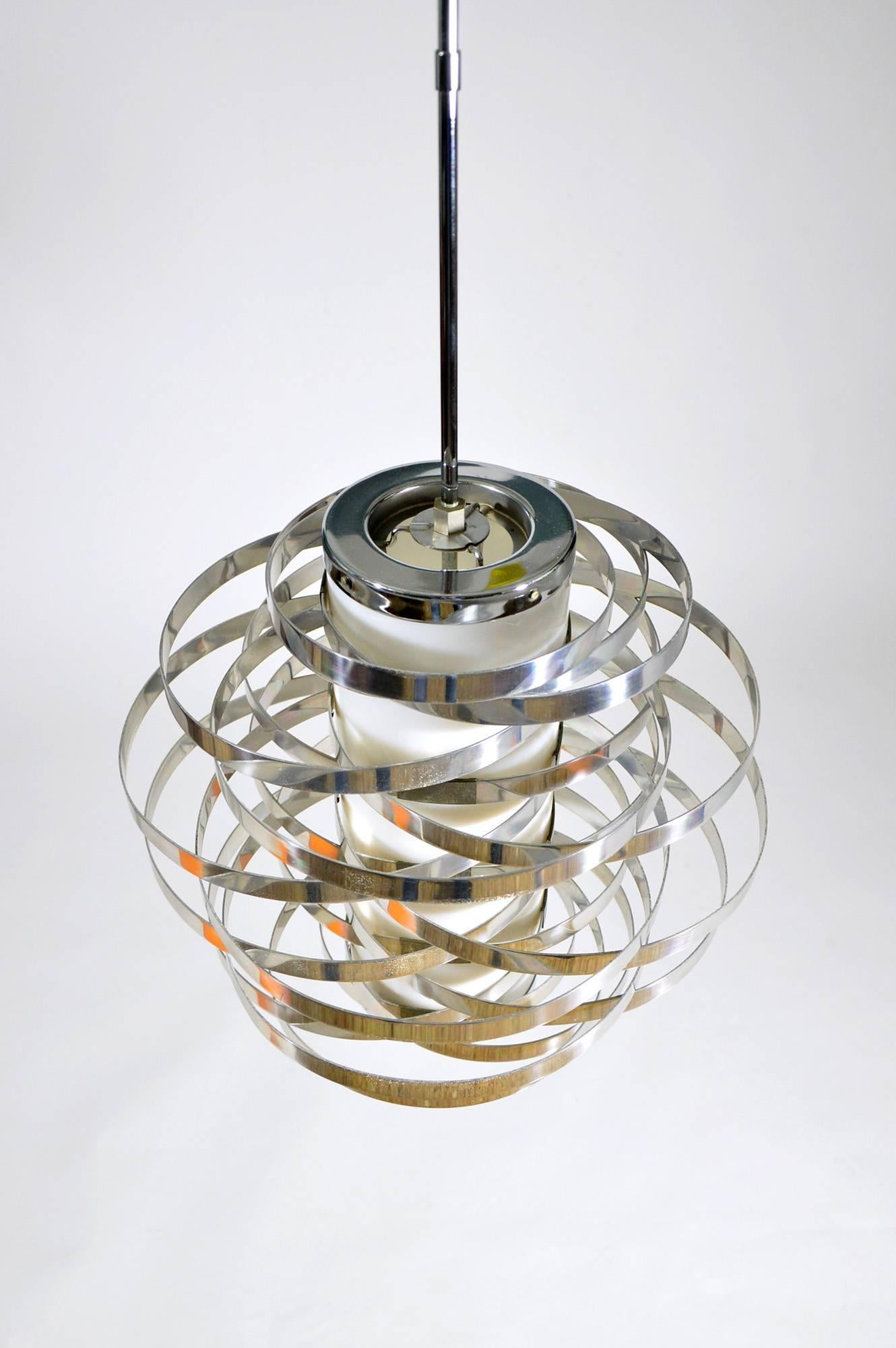 Cyclone Chandelier by Gaetano Sciolari, Polished Aluminium and Lucite, 1970s In Good Condition In Rome, IT