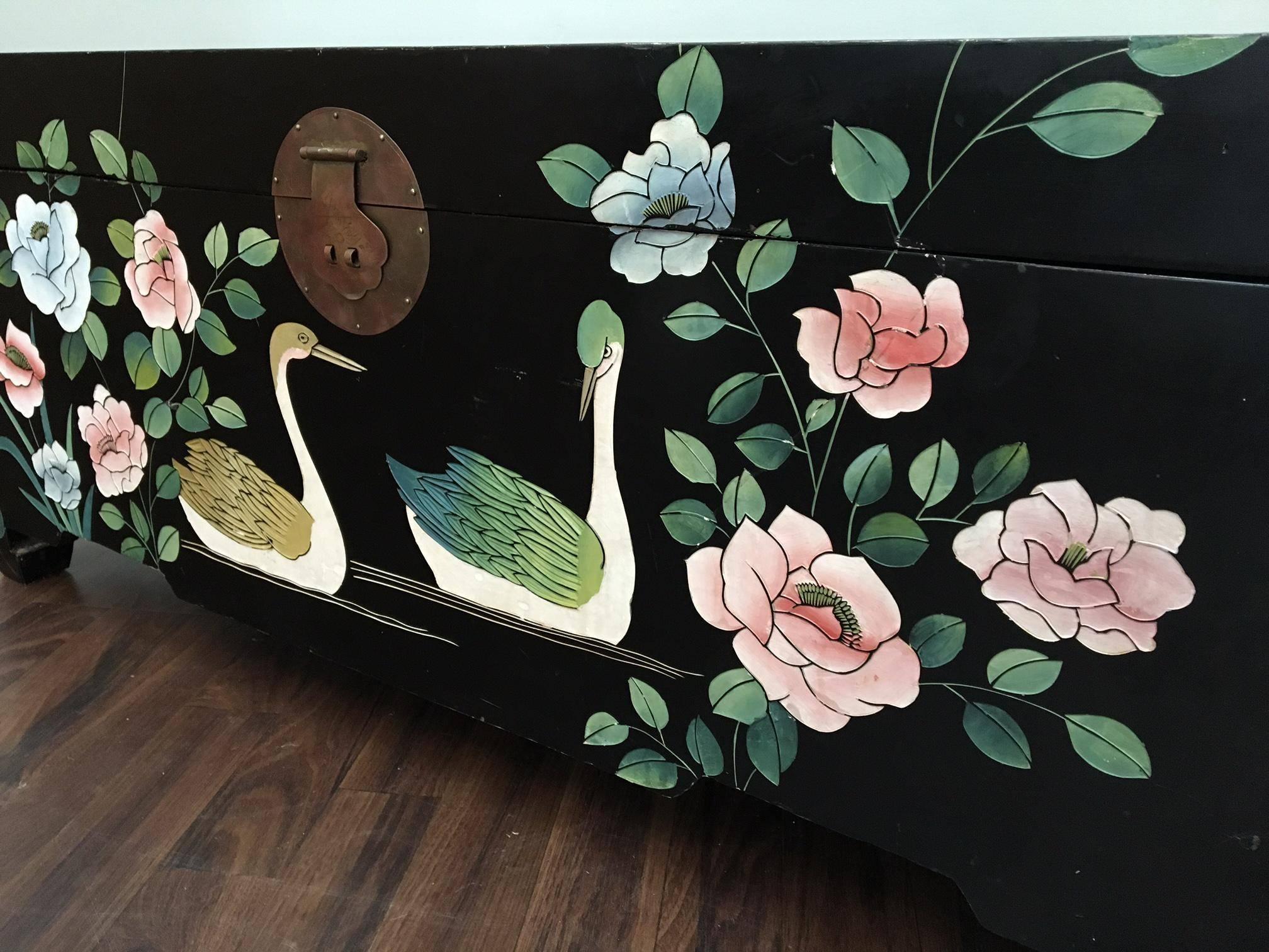 Mid Century Asian Chinoiserie Hand Painted Trunk In Good Condition In Jacksonville, FL