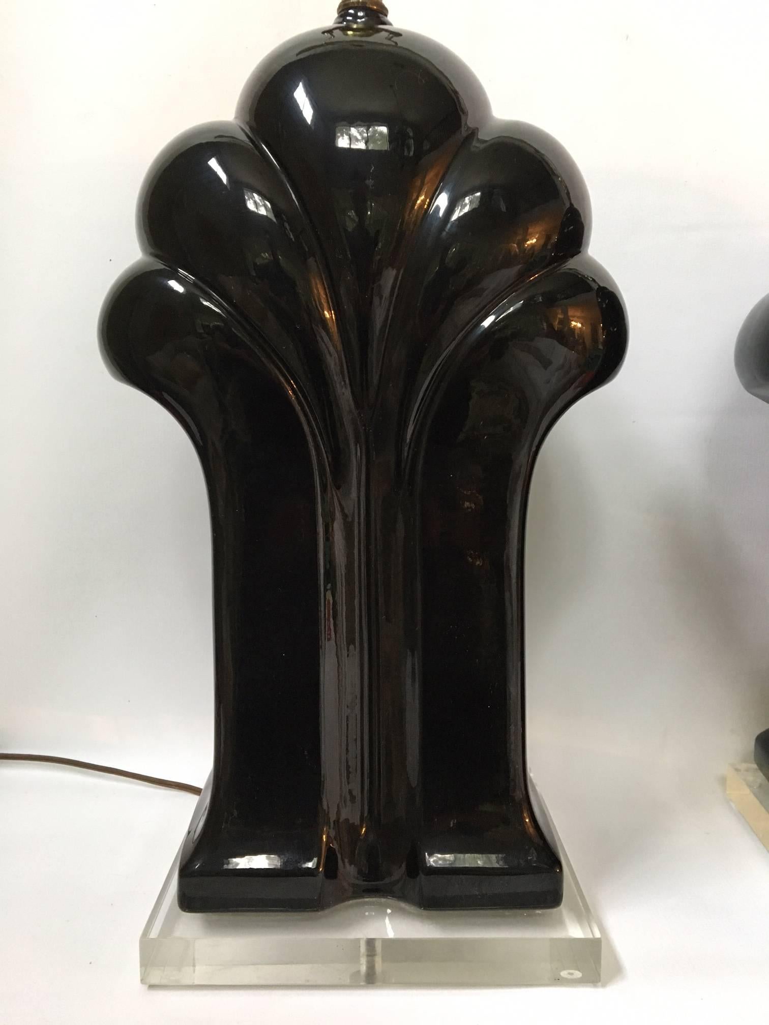 Pair of Art Deco Black Ceramic and Lucite Waterfall Table Lamps In Good Condition In Jacksonville, FL