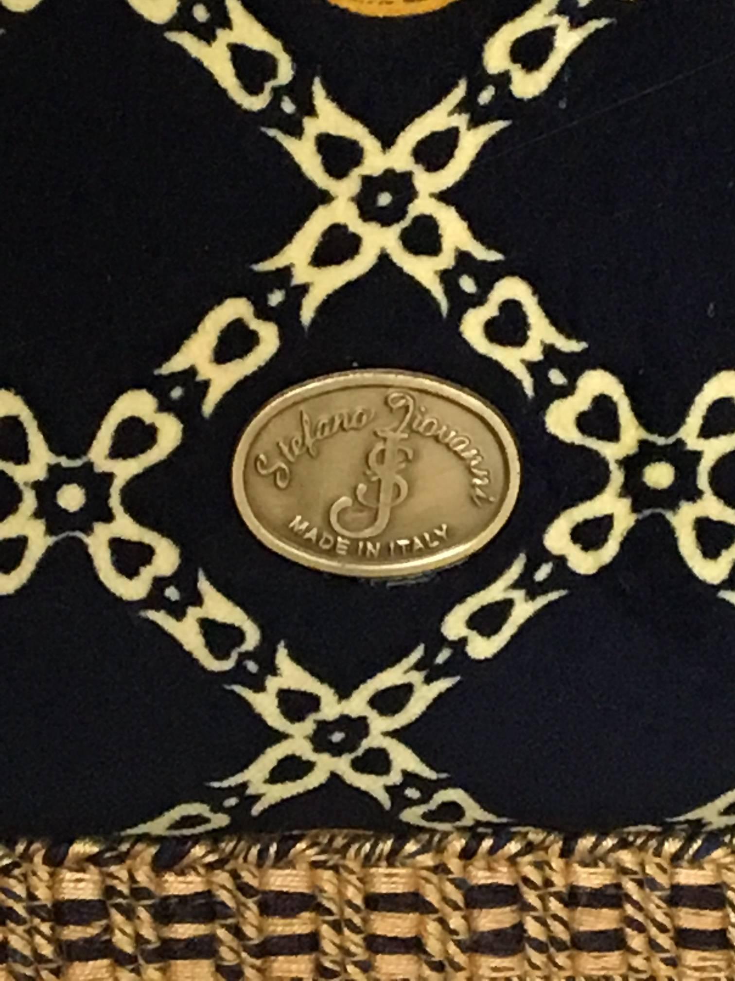 Canapé Tuxedo Knole à bras larges style Versace de Stefano Giovanni 2