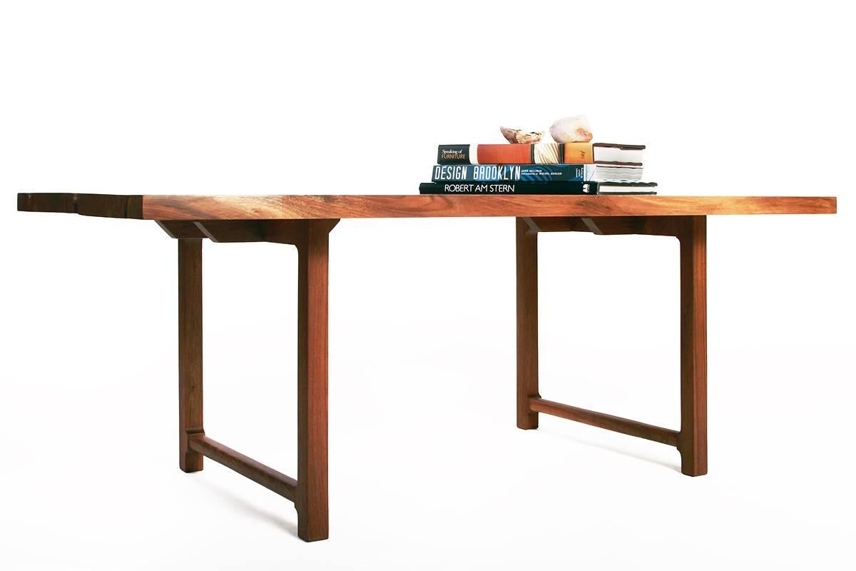 Mid-Century Modern Table basse Highland en noyer noir de style mi-siècle moderne par New York Heartwoods en vente