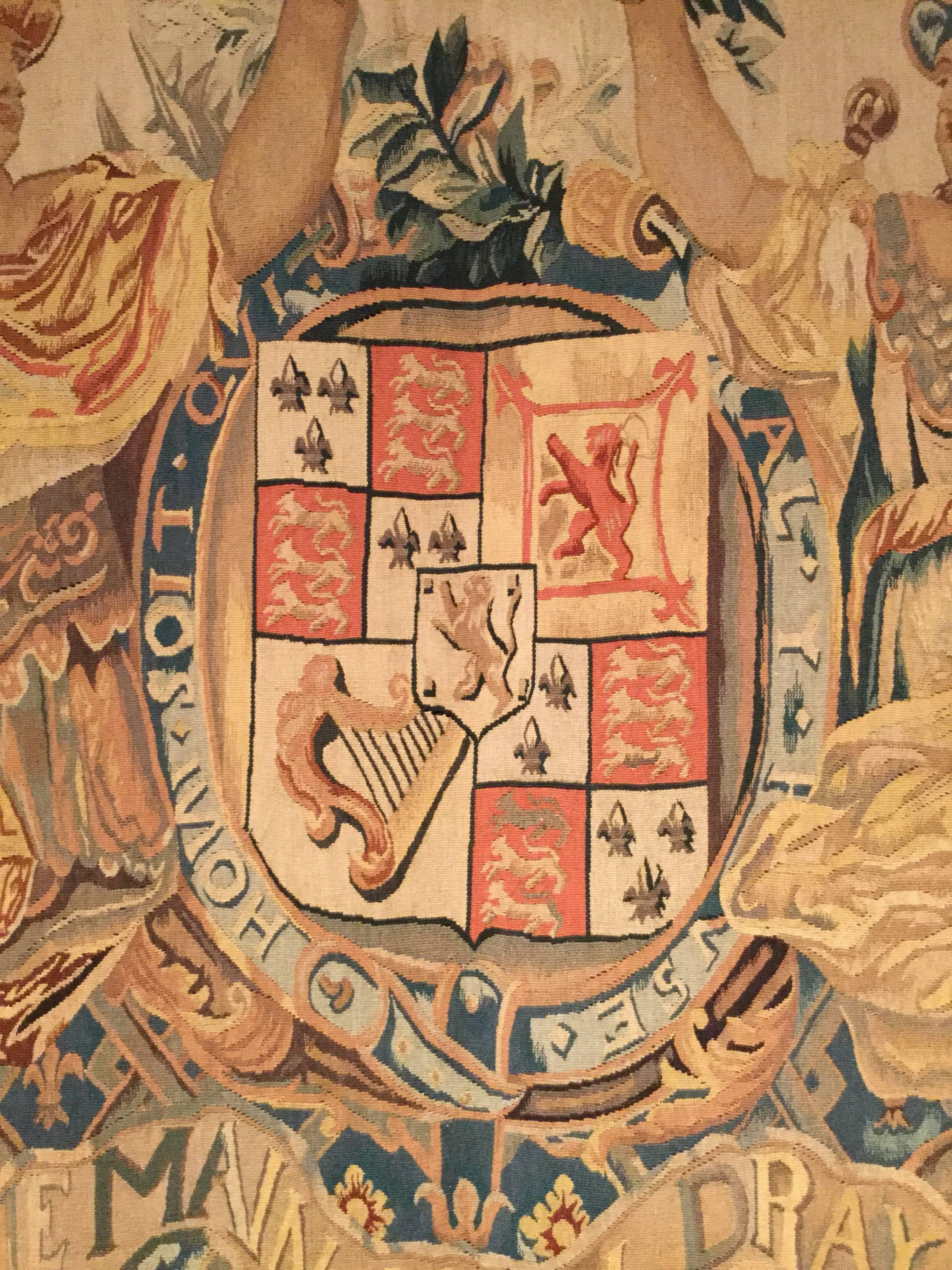 Tapestry Recreation of Armes De Guillaume et Marie In Excellent Condition For Sale In Dallas, TX