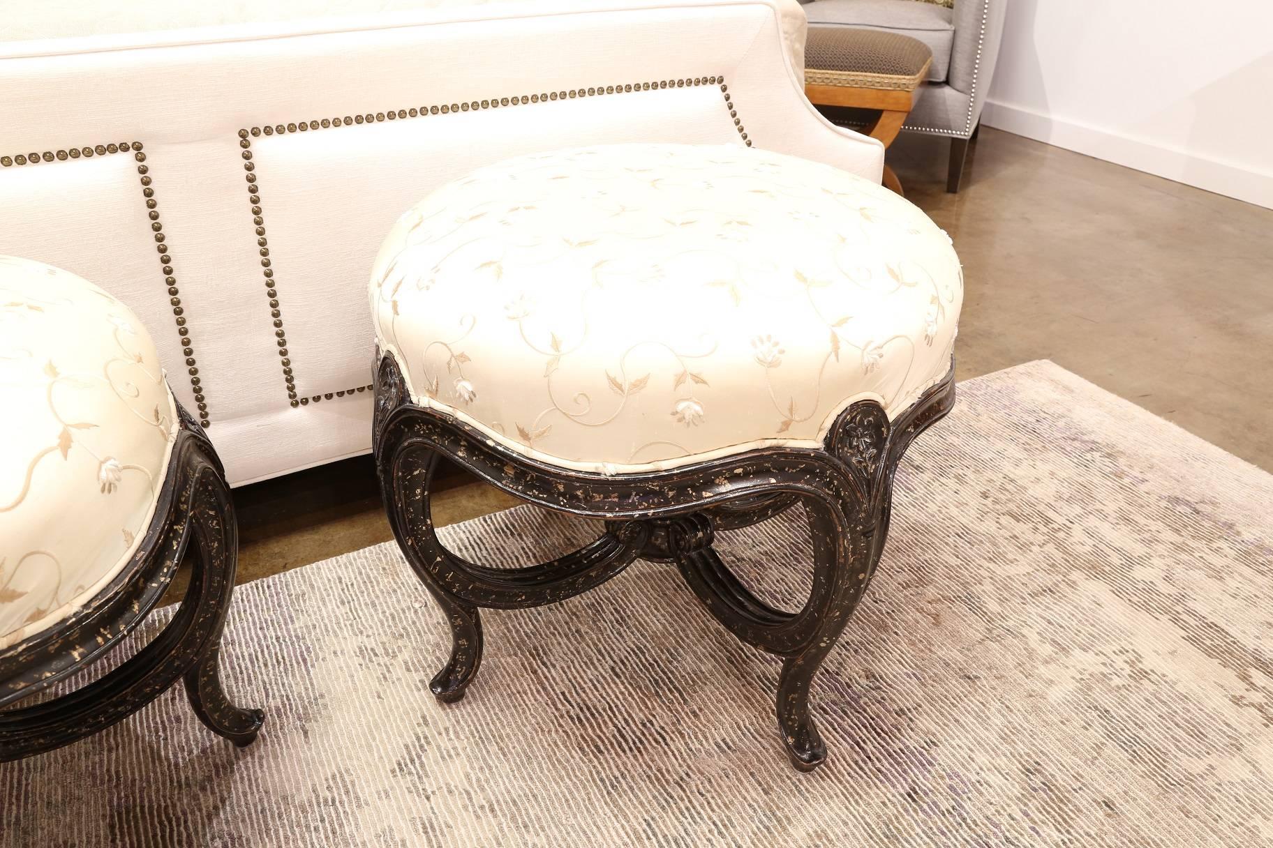 Italian Pair of Hand-Carved Footstools with Embroidered Floral Silk Upholstery For Sale