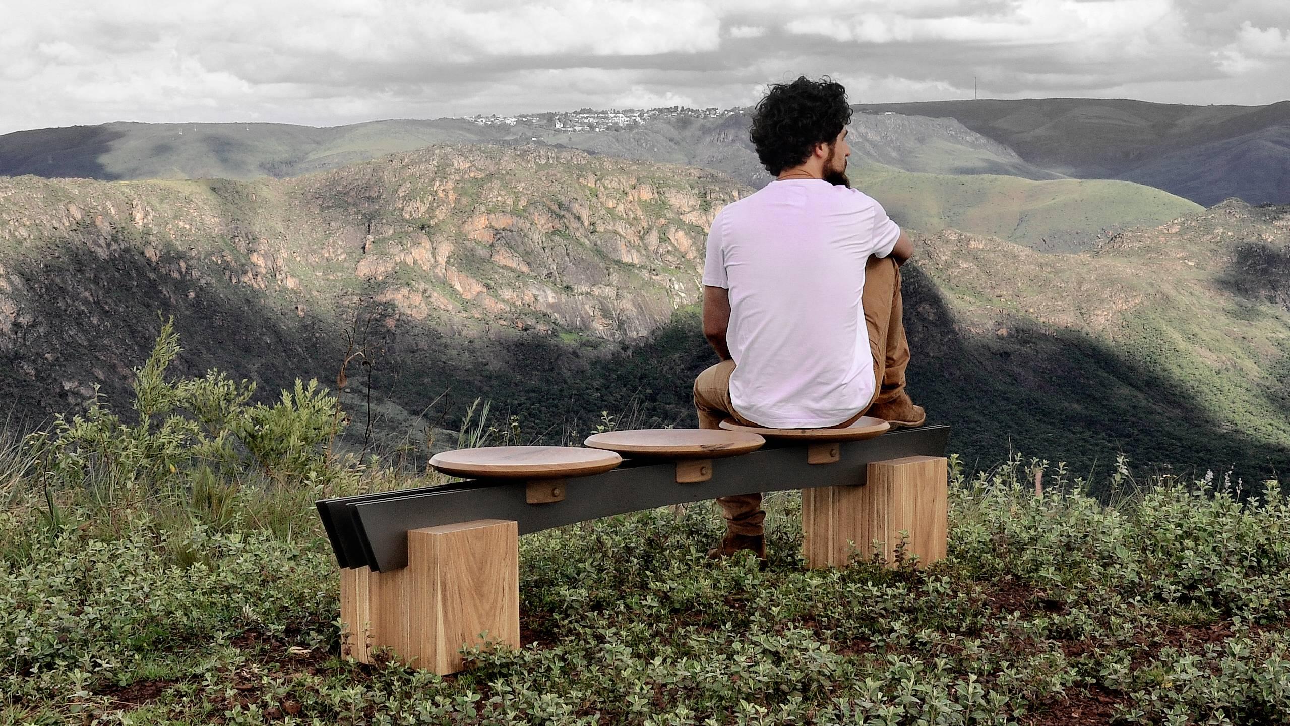 Bench Viga is handcrafted in solid wood Freijó.
The piece represents the Brazilian contemporary design.