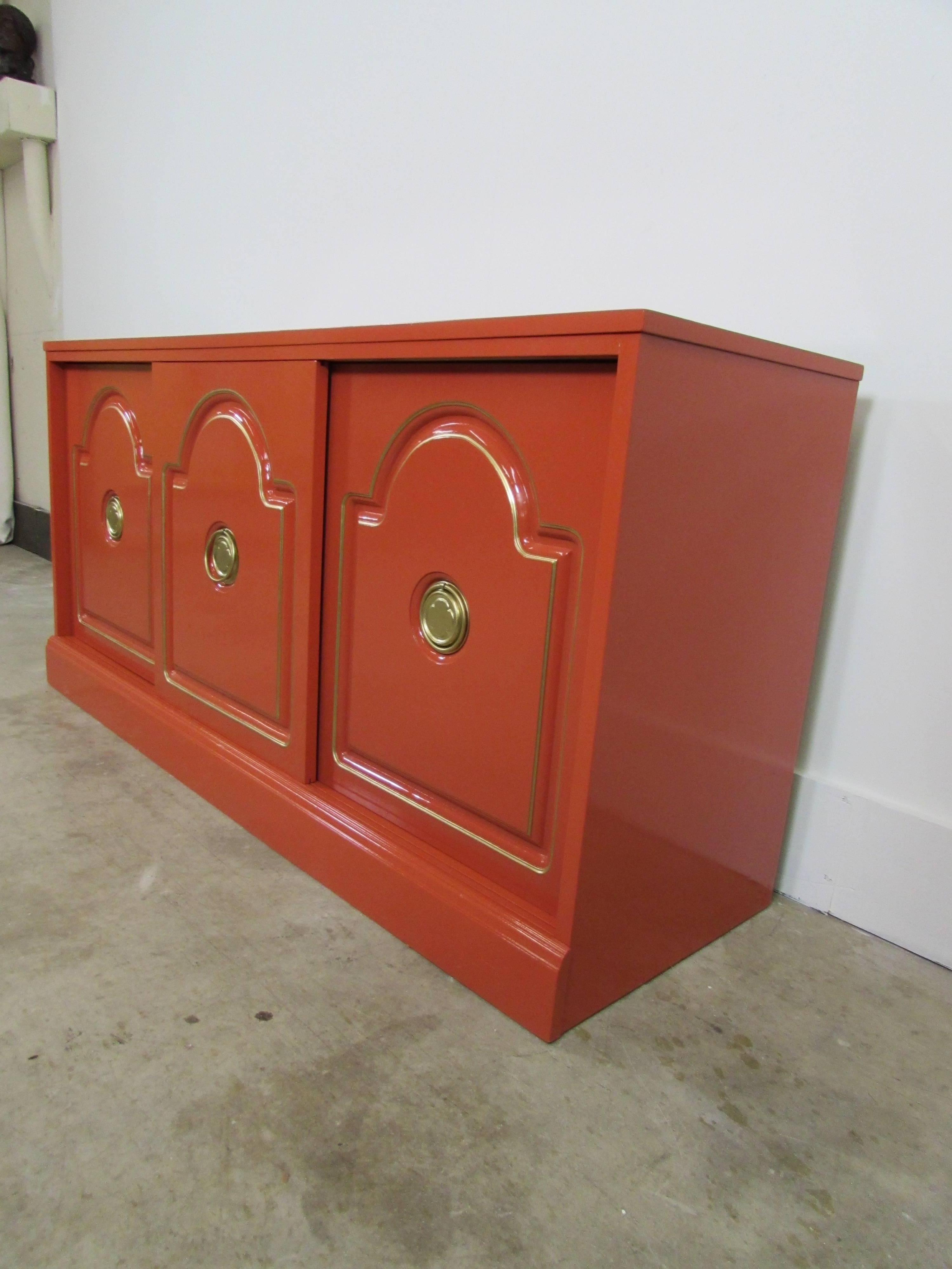 Dorothy Draper Style Media Cabinet In Excellent Condition In Raleigh, NC