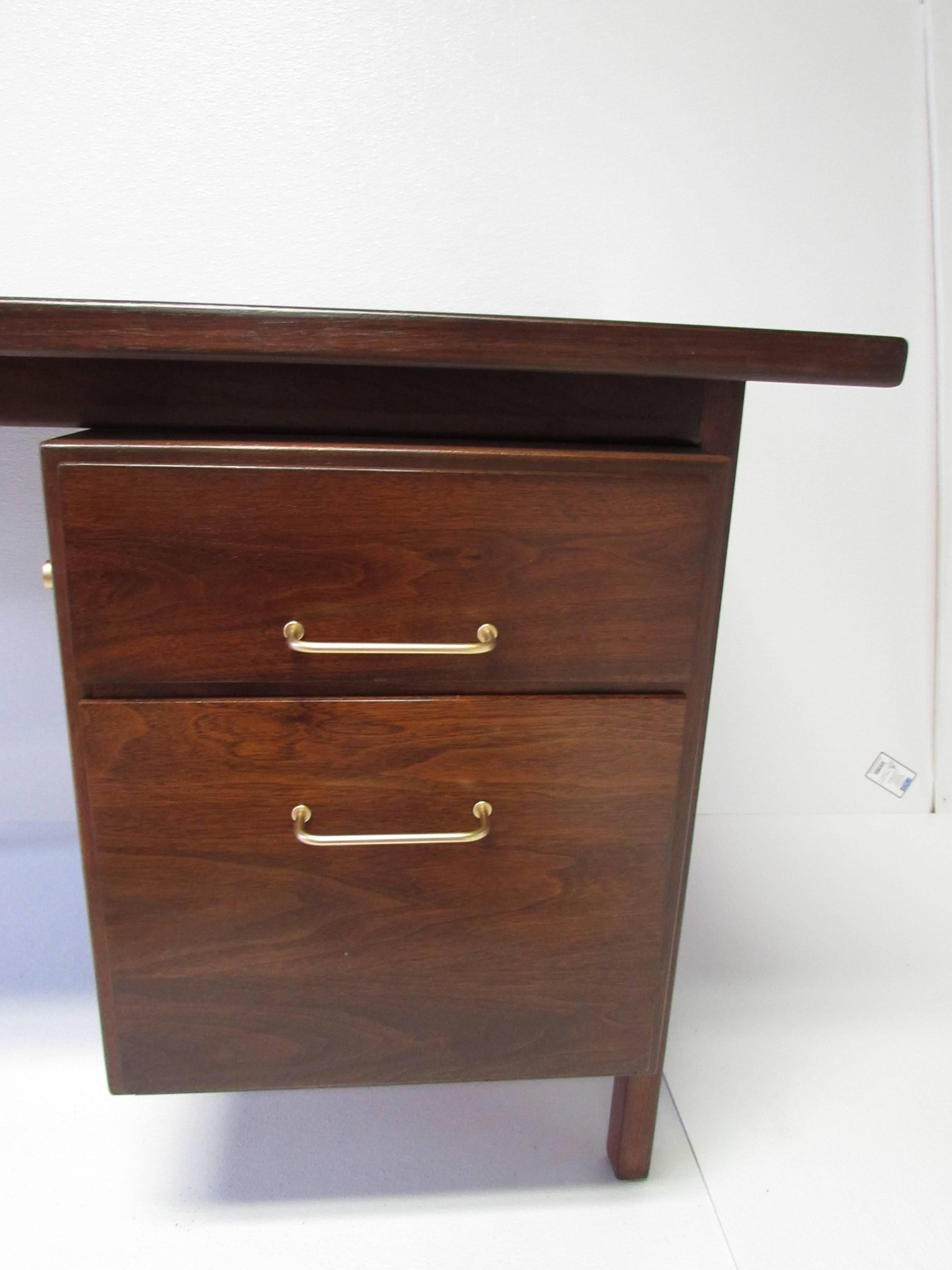 Executive Desk Attributed to Jens Risom In Excellent Condition For Sale In Raleigh, NC