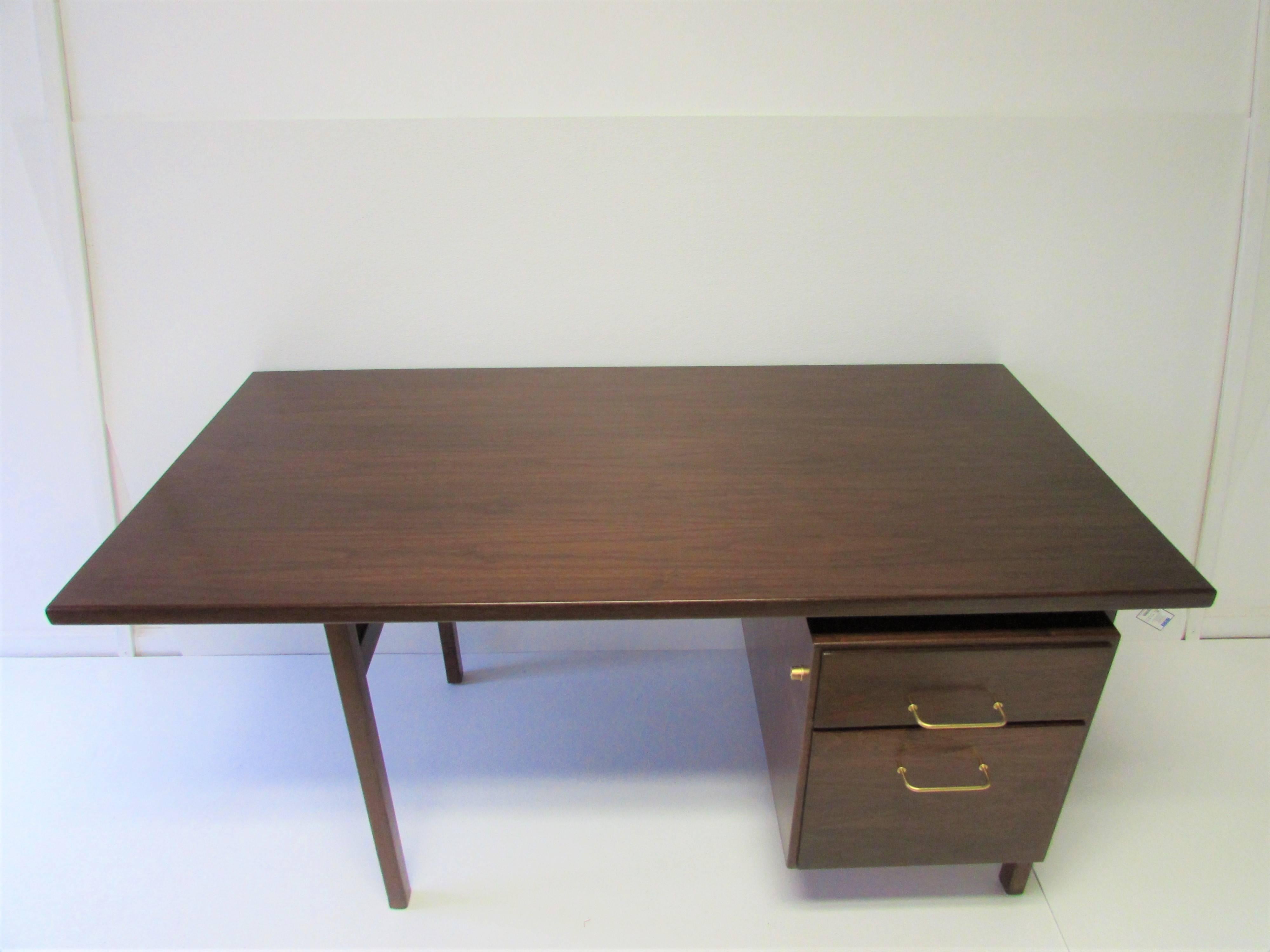 Mid-Century Modern Executive Desk Attributed to Jens Risom For Sale