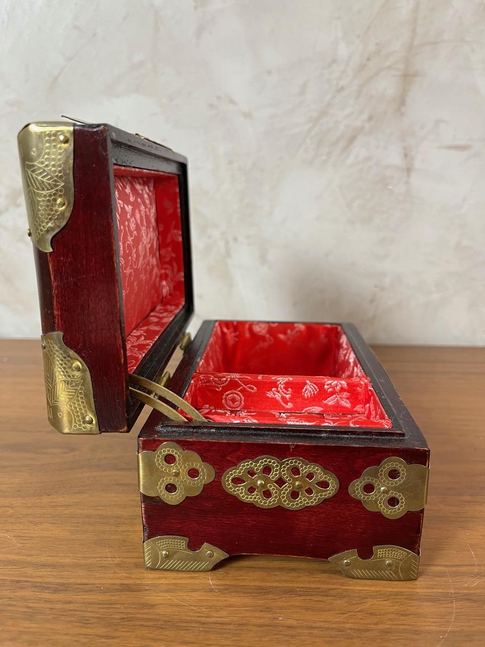 20ème siècle Français Art Deco Mahogany Jewelry Boxe, 1930s en vente 9