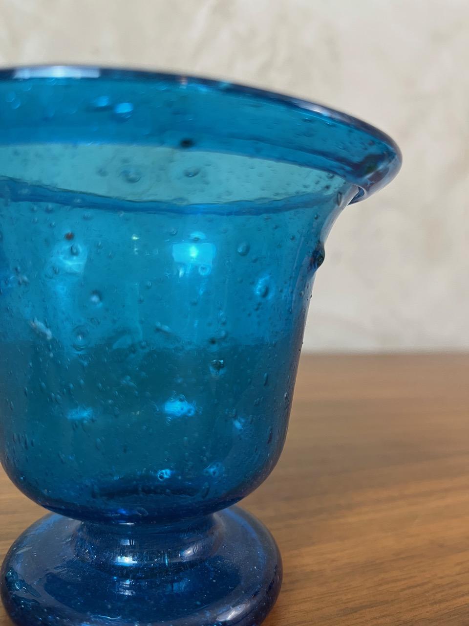 Vaso in vetro soffiato blu stile Biot del XX secolo, anni '20 in vendita 5